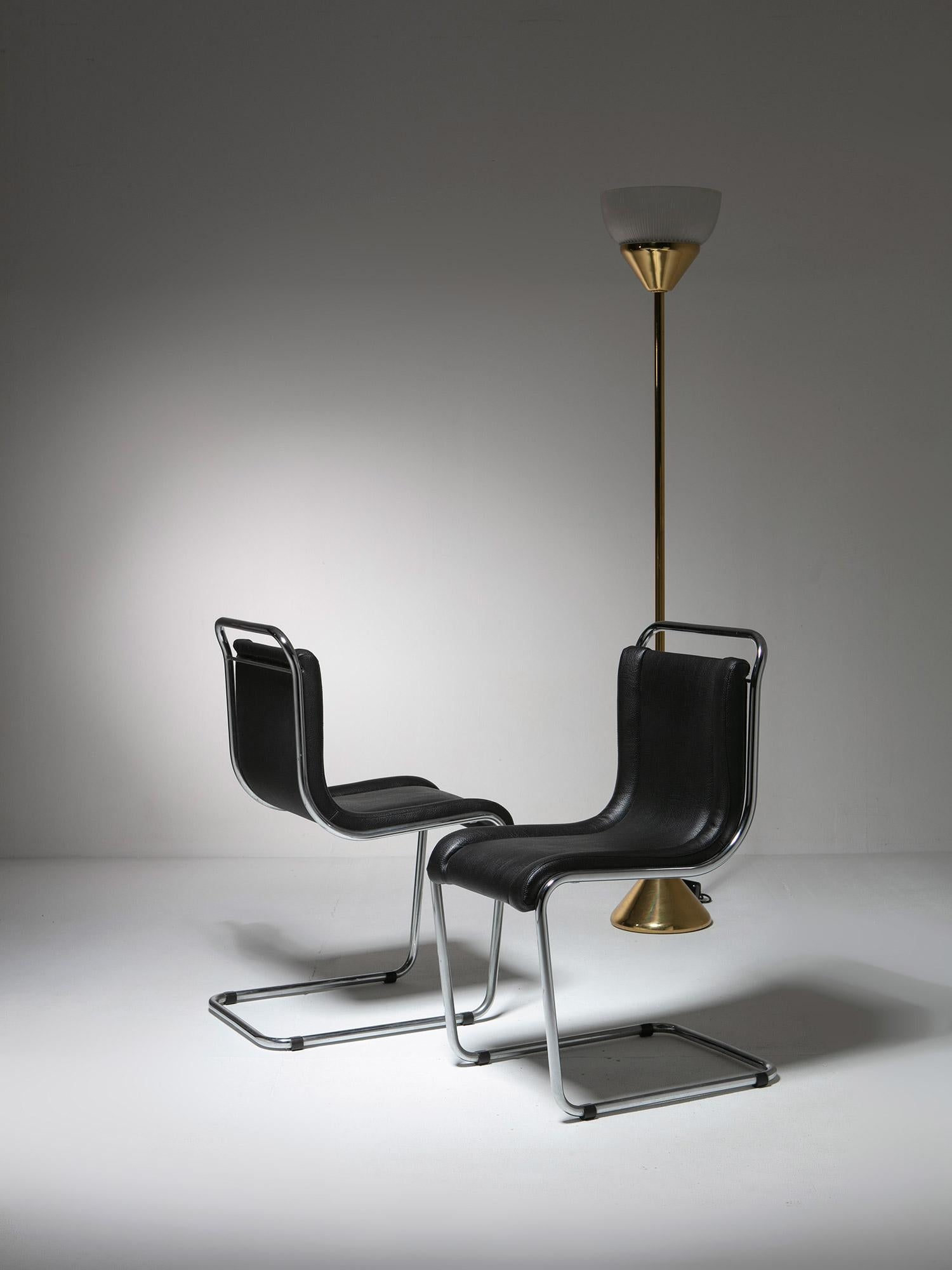 Paire de chaises italiennes chromées des années 70 dans le style d'Ico Parisi en vente 4