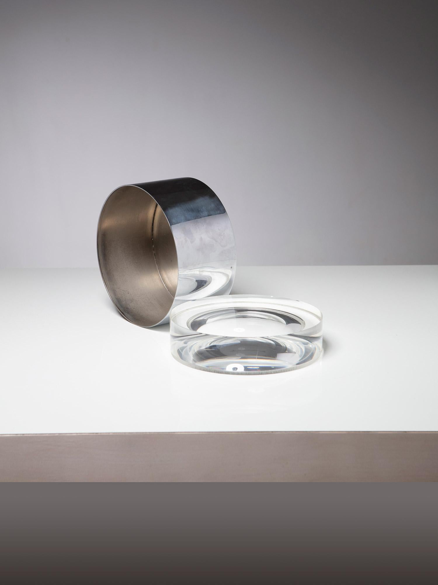 Pair of Italian 70s Plexiglass Boxes in the style of Romeo Rega For Sale 2