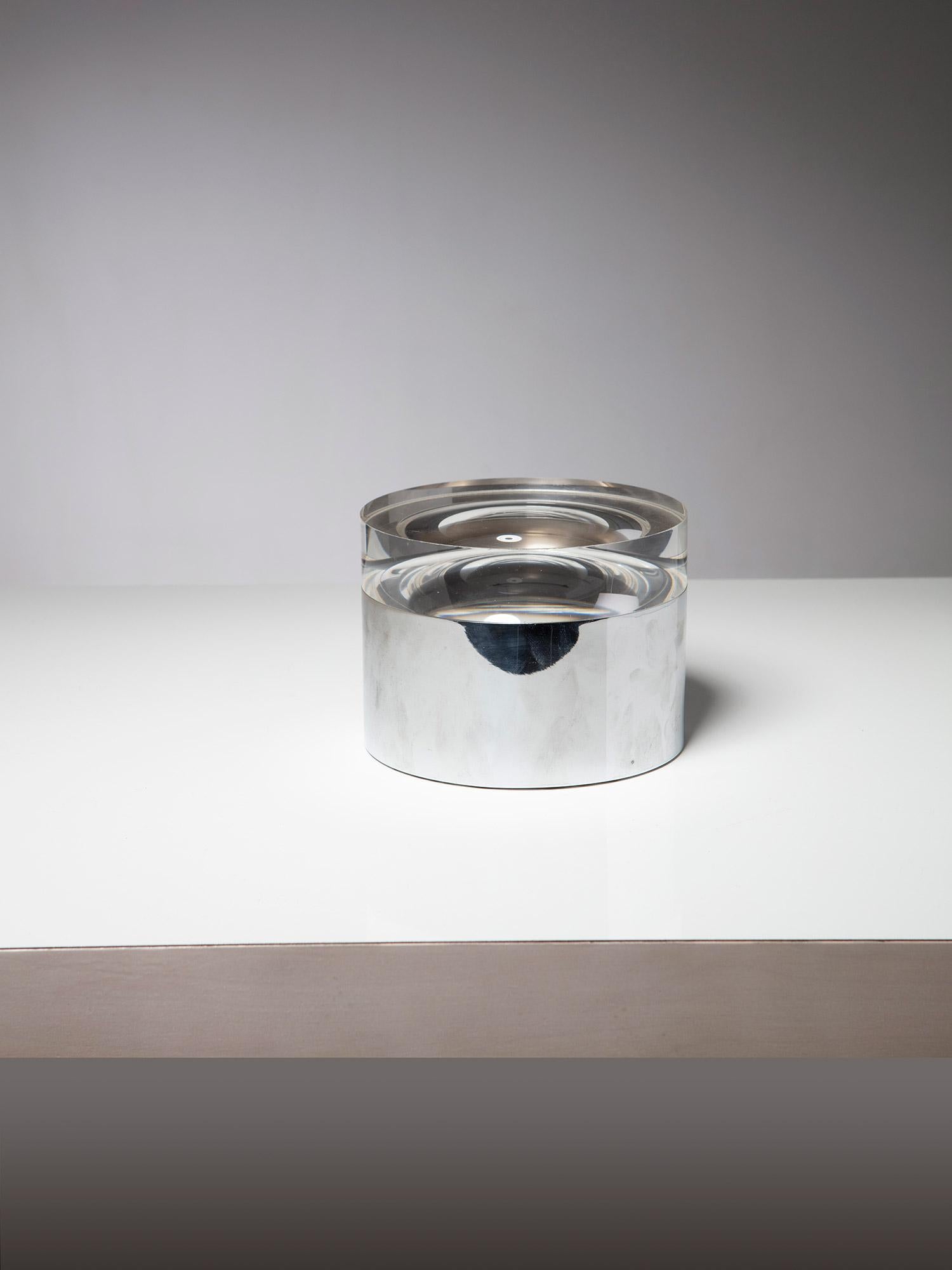 Pair of Italian 70s Plexiglass Boxes in the style of Romeo Rega For Sale 3