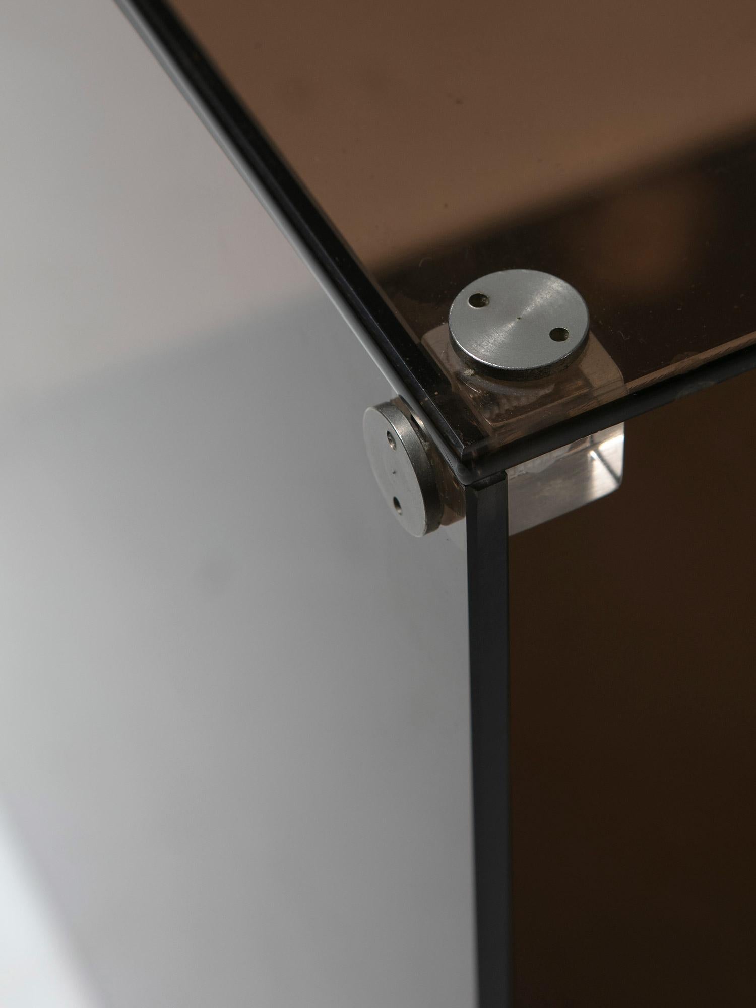 Pair of Italian 70s Smoked Glass Night Stands in vendita 5