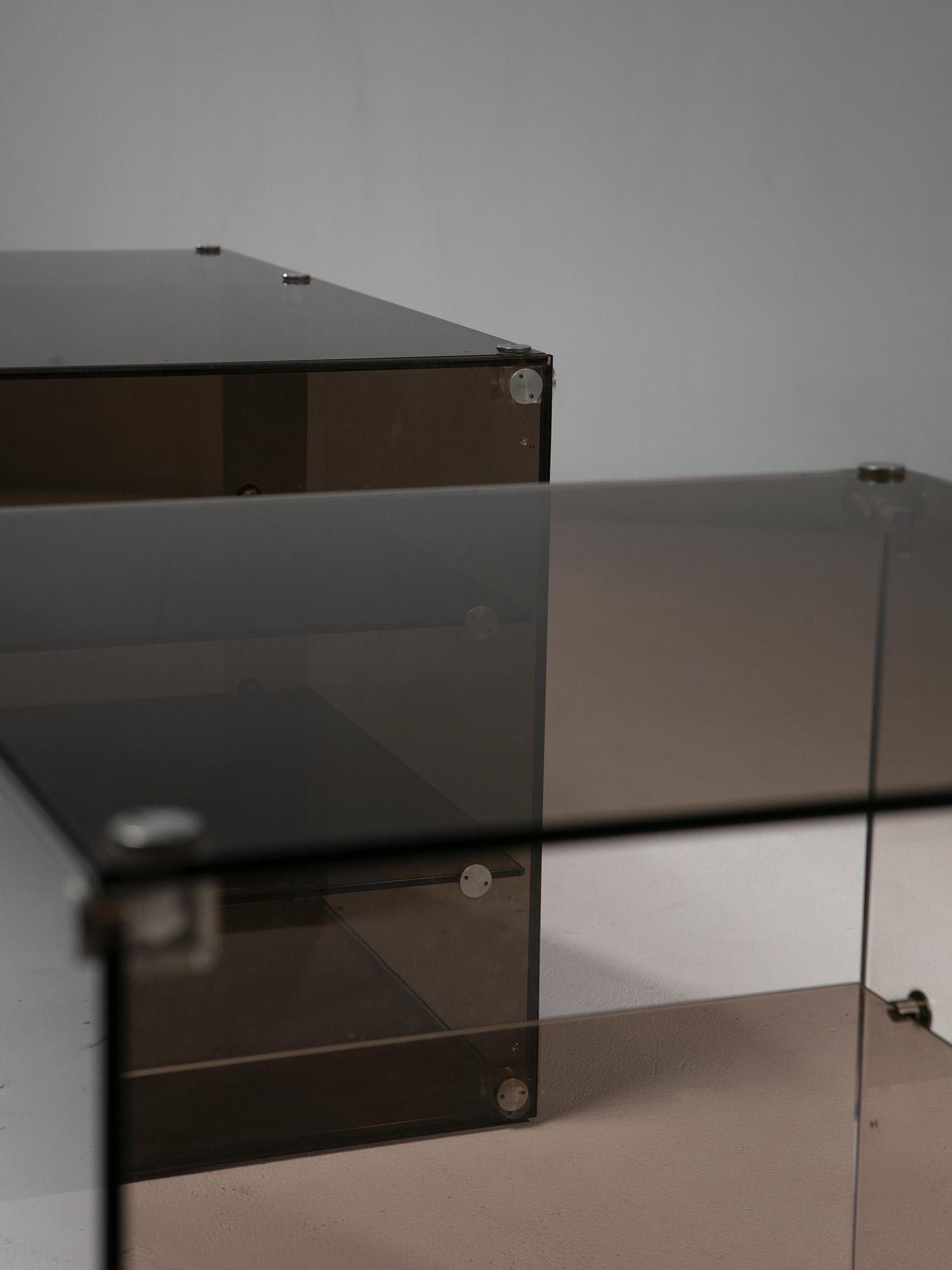 Pair of Italian 70s Smoked Glass Night Stands in vendita 6