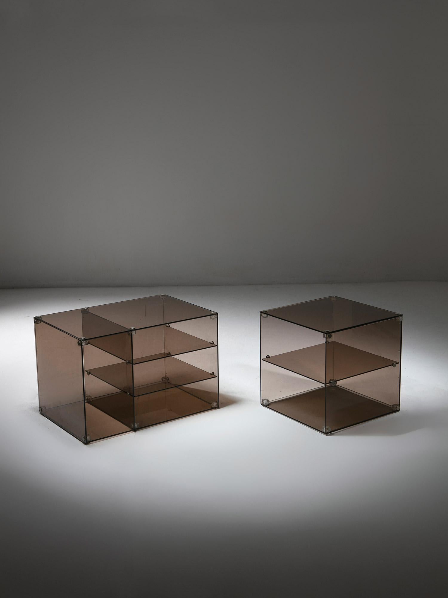 Pair of Italian 70s Smoked Glass Night Stands In condizioni buone in vendita a Milan, IT