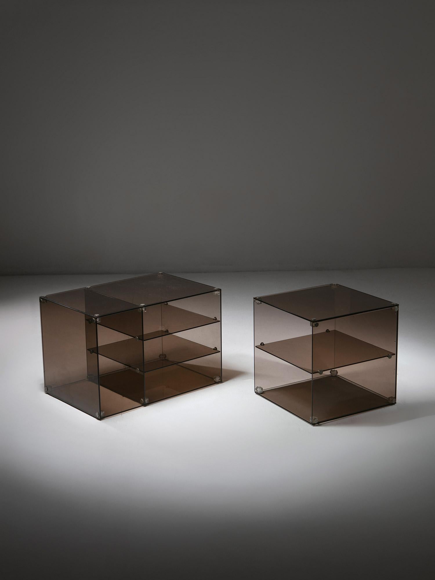 Fine XX secolo Pair of Italian 70s Smoked Glass Night Stands in vendita