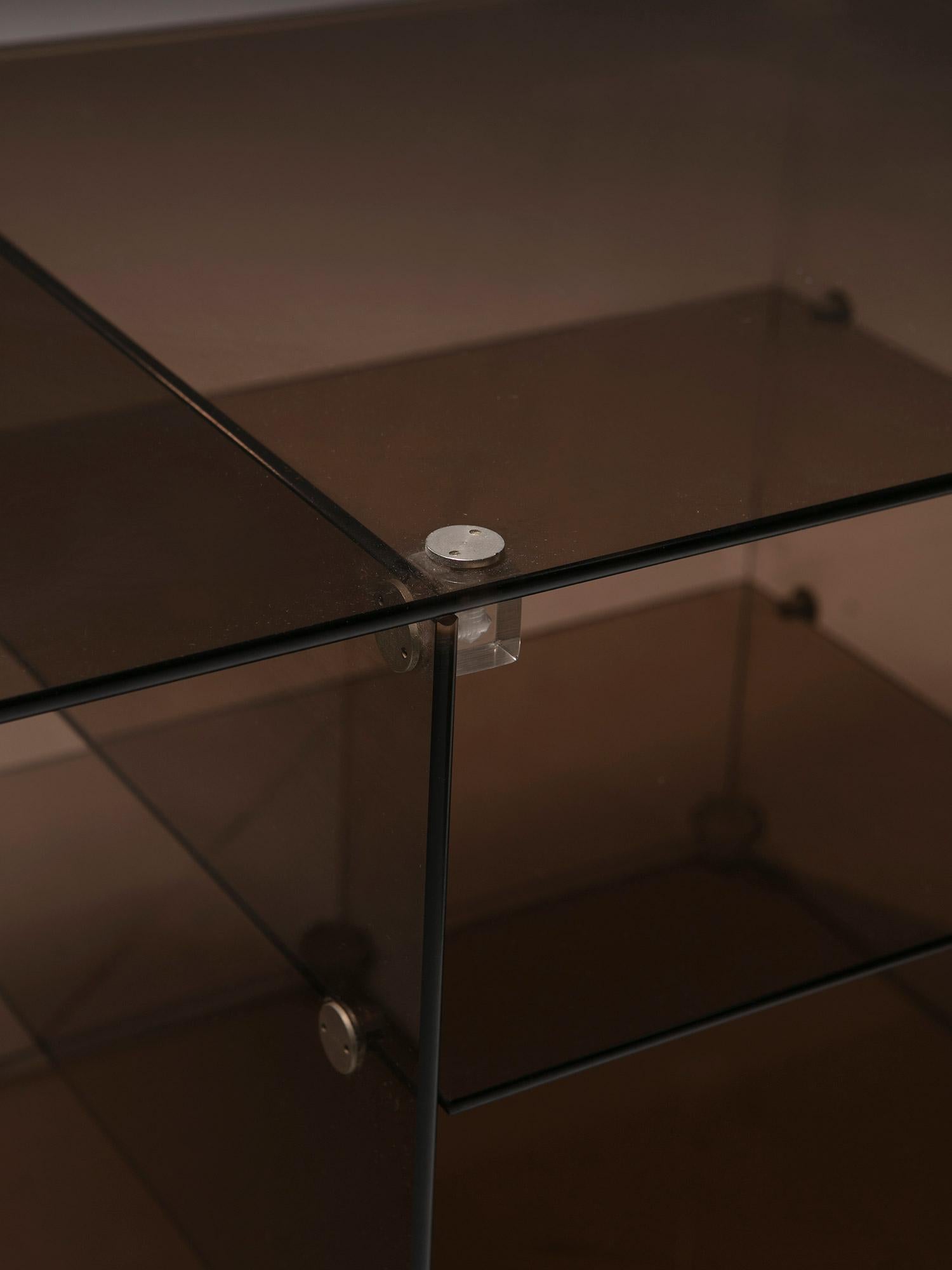 Pair of Italian 70s Smoked Glass Night Stands in vendita 1