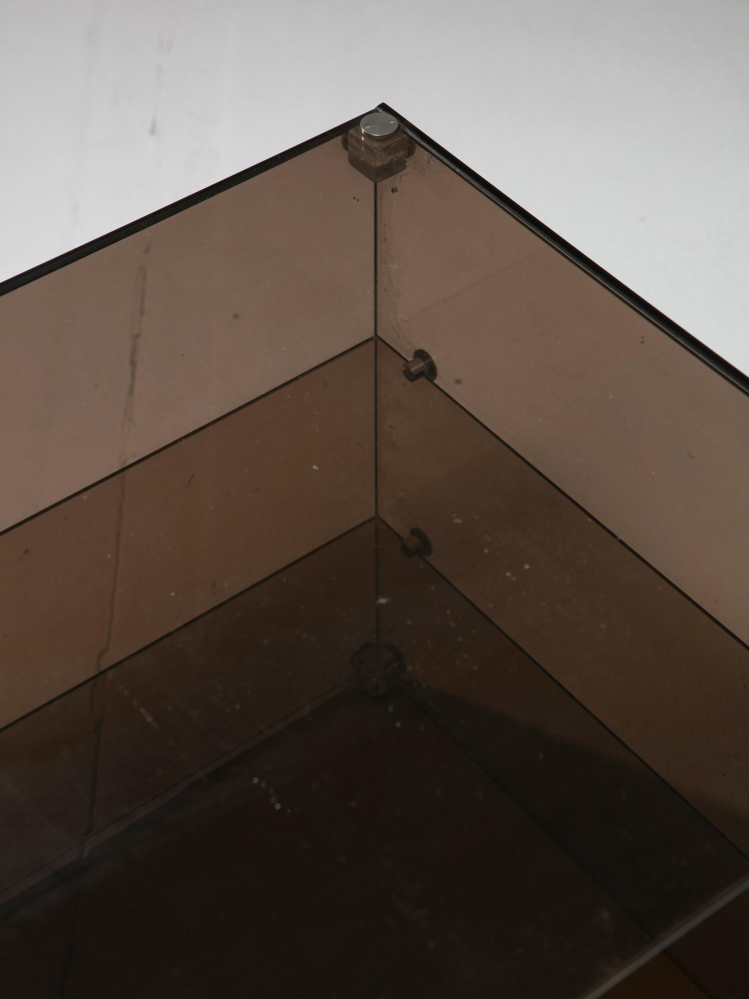 Pair of Italian 70s Smoked Glass Night Stands in vendita 2