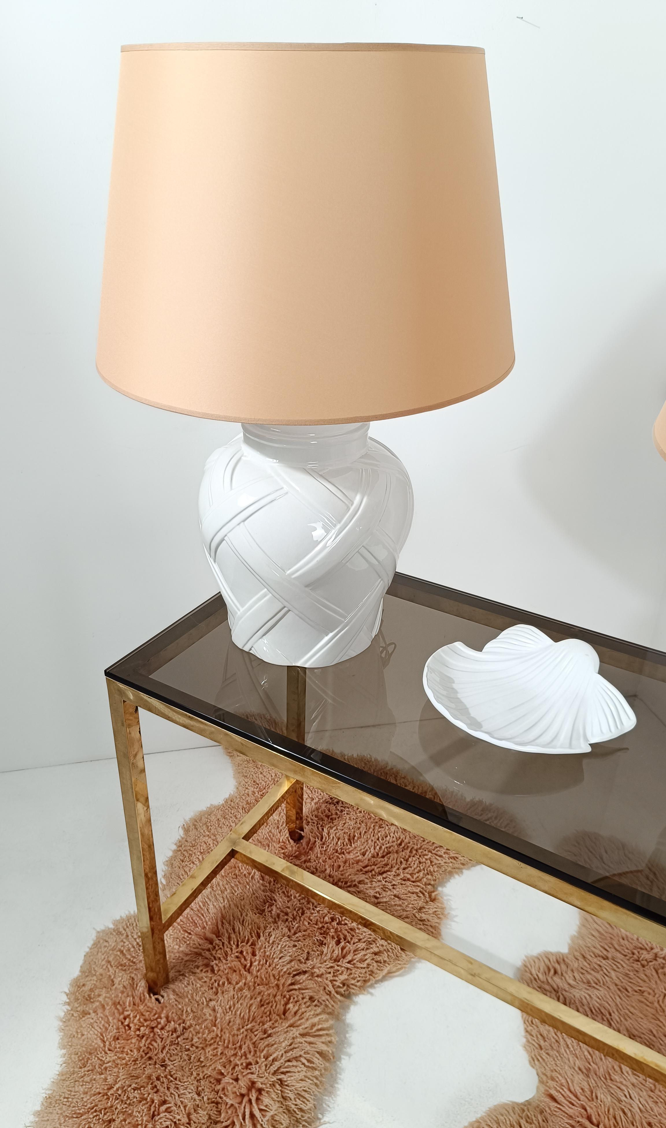 Paire de lampes de bureau italiennes des années 70 en céramique émaillée blanche, style Vivai del Sud en vente 1