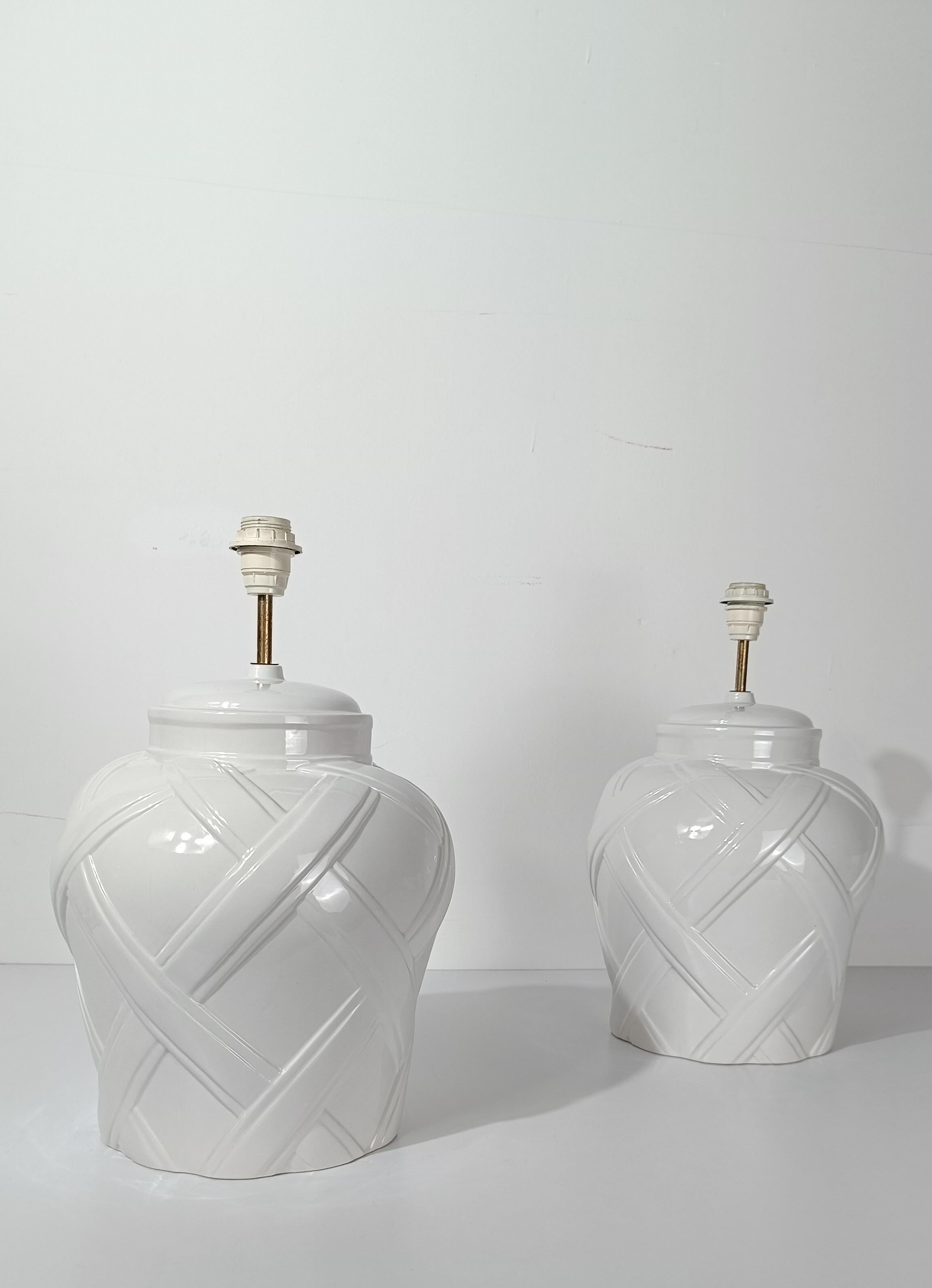 Paire de lampes de bureau italiennes des années 70 en céramique émaillée blanche, style Vivai del Sud en vente 3