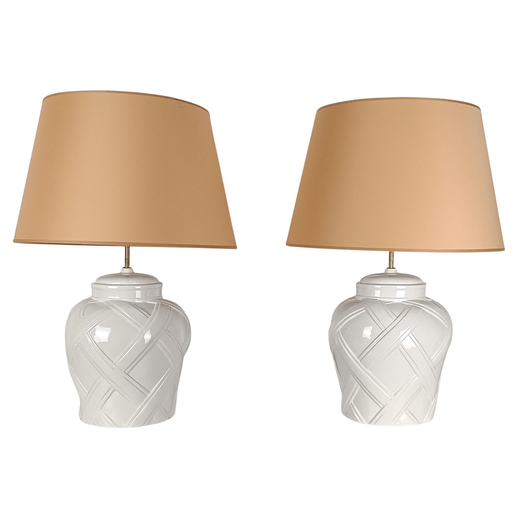 Ein Paar italienische Tischlampen aus den 70er Jahren aus weiß glasierter Keramik im Vivai del Sud-Stil