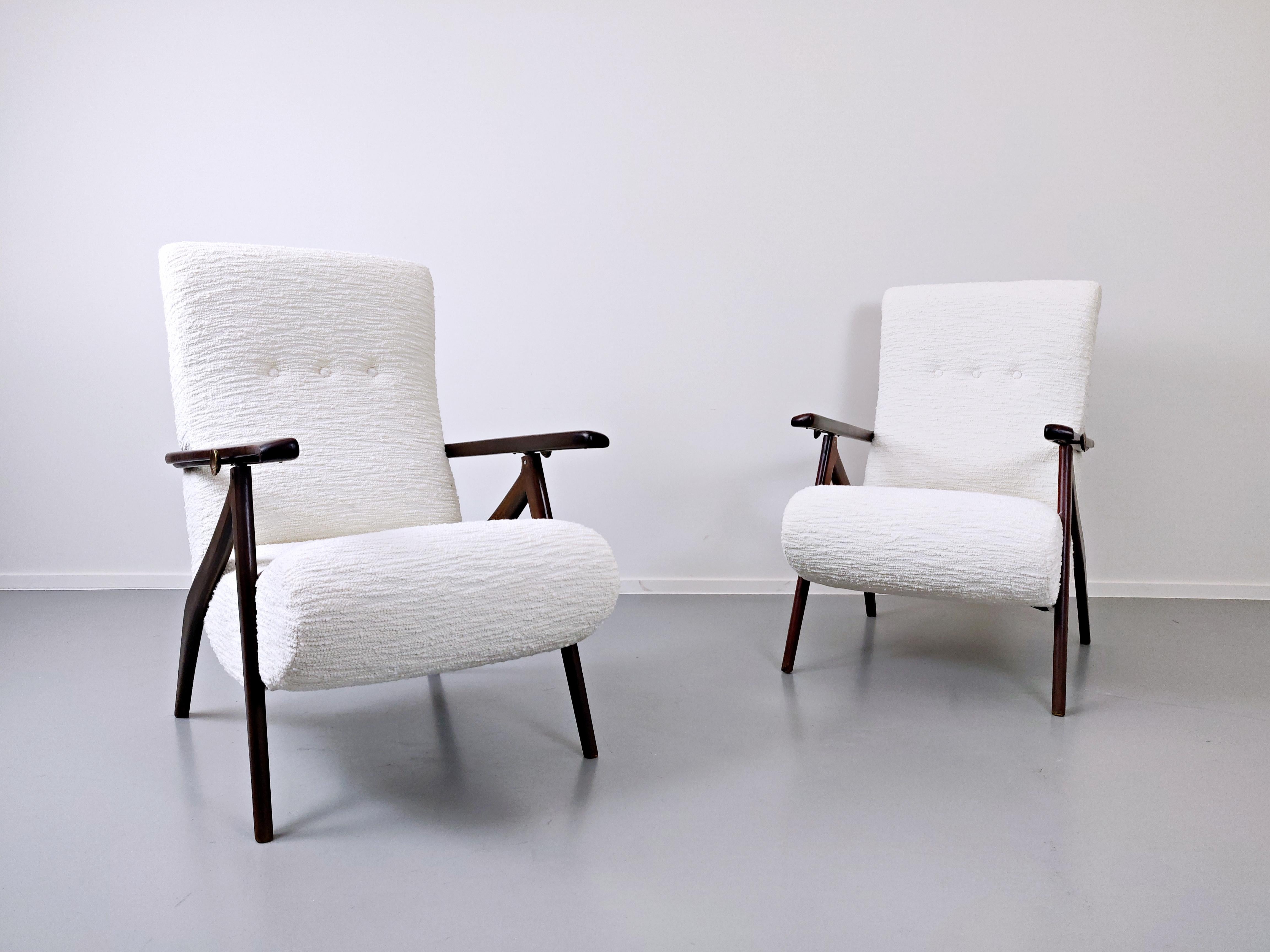 Pair of Mid-Century Modern White Italian Adjustable Back Armchairs, 1950s
 new upholstery.
European 