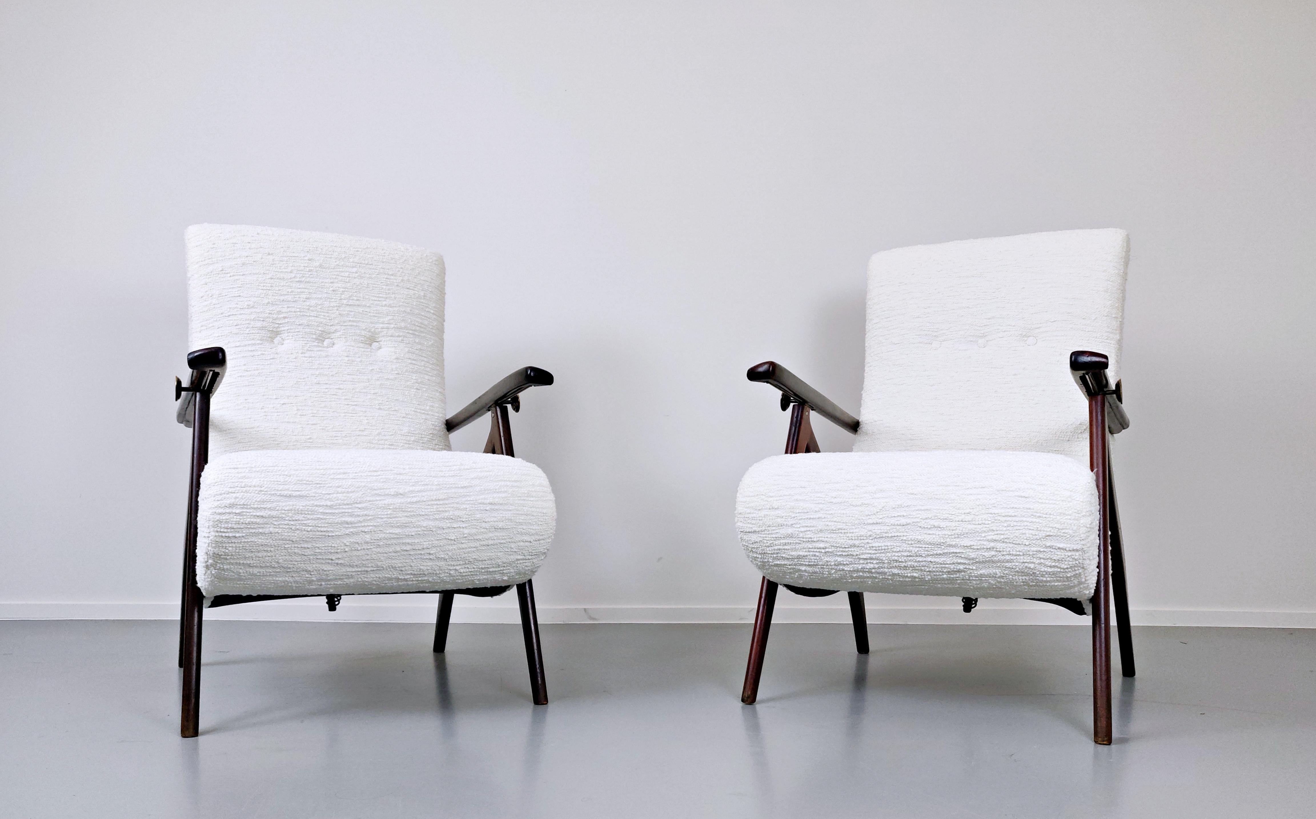 Pair of Mid-Century Modern White Italian Adjustable Back Armchairs, 1950s In Good Condition In Brussels, BE