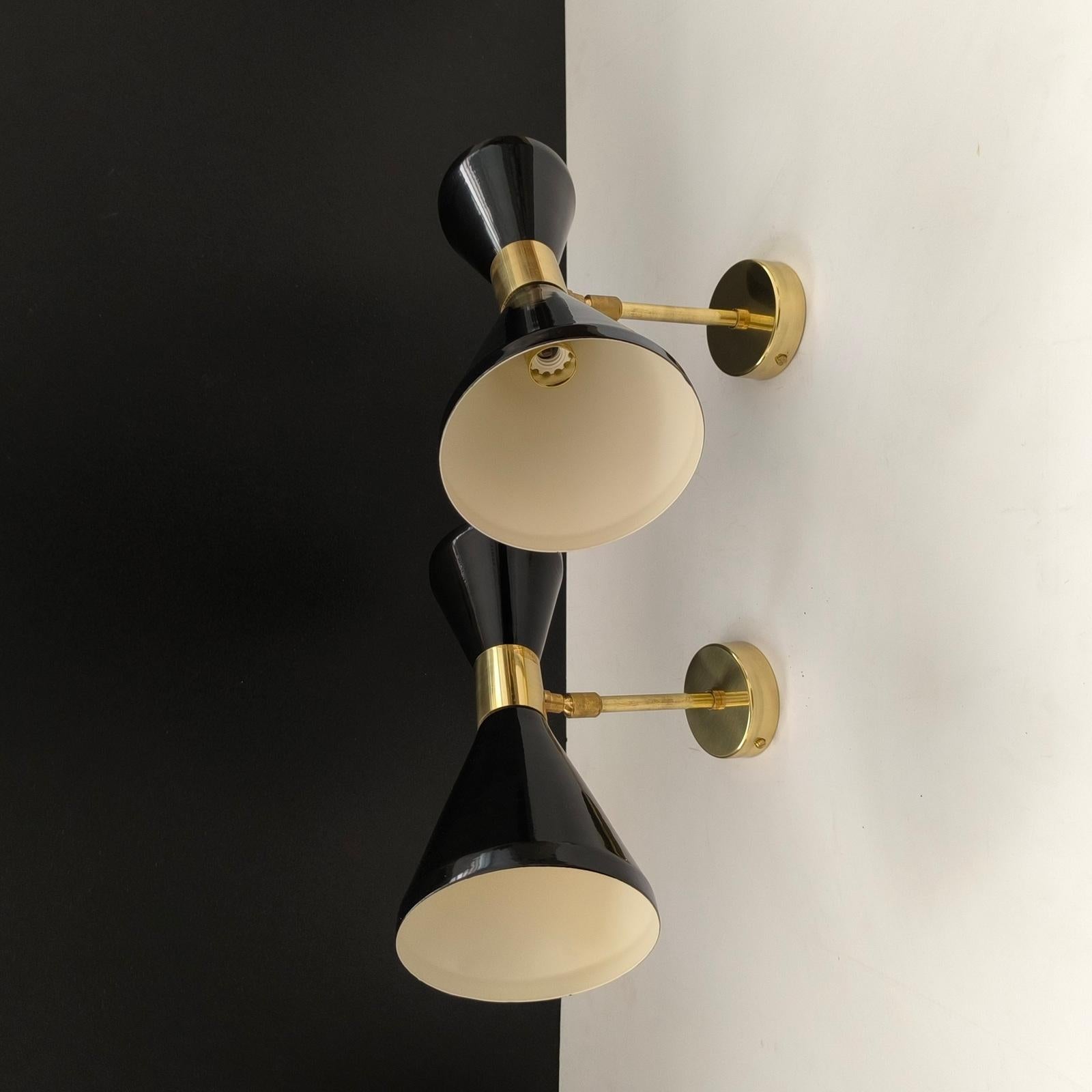 Mid-Century moderno Coppia di applique italiane regolabili Diabolo nero, nello stile di Stilnovo in vendita