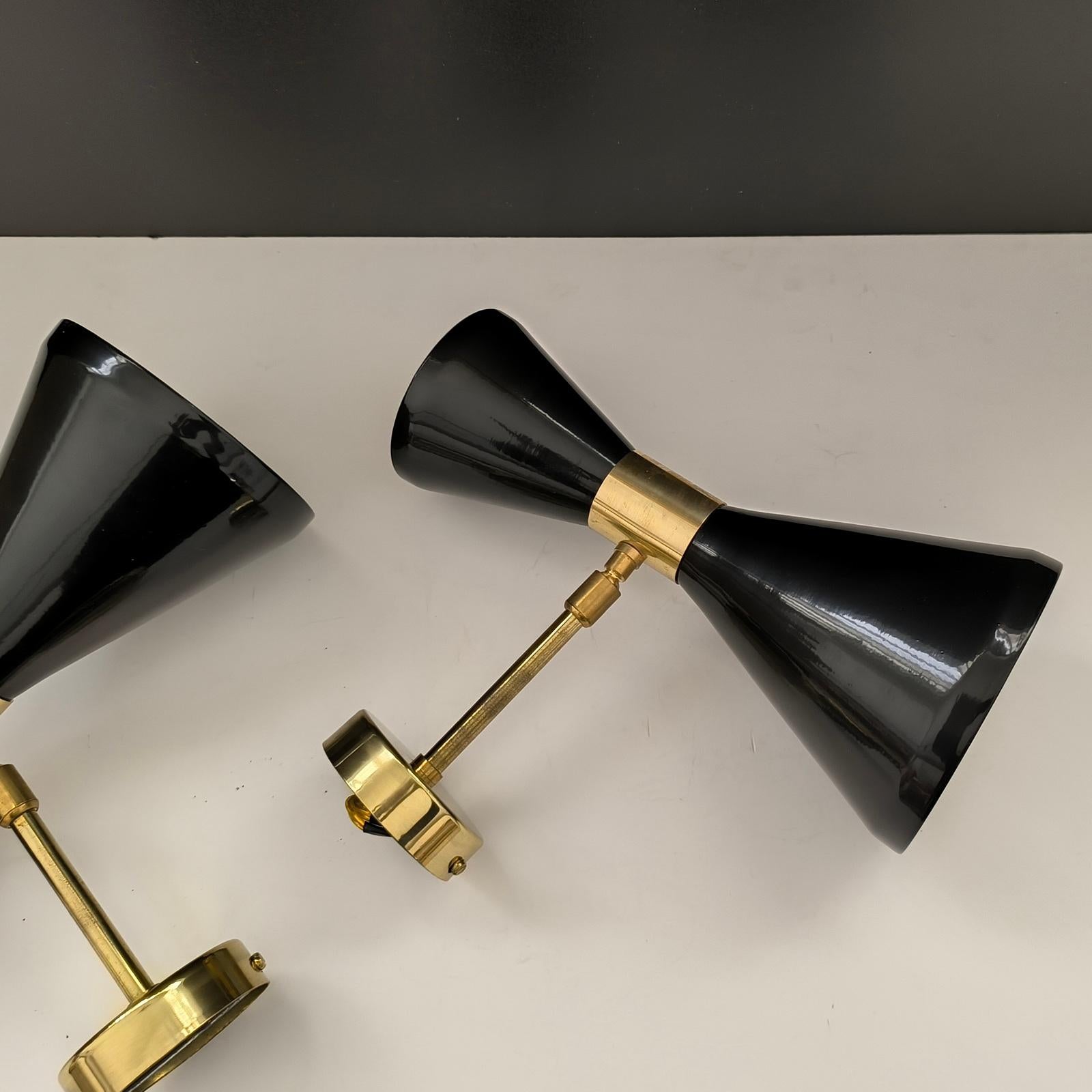 Coppia di applique italiane regolabili Diabolo nero, nello stile di Stilnovo In condizioni Nuovo in vendita a Bochum, NRW