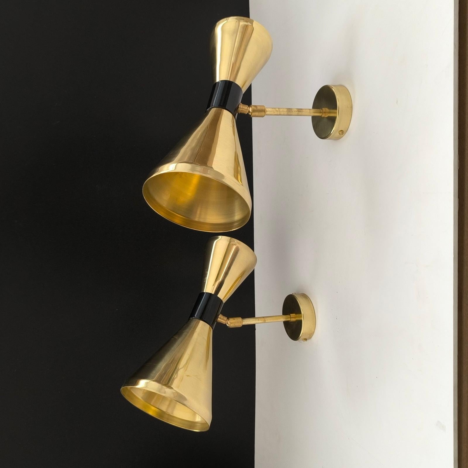 Ein Paar italienische verstellbare Diabolo-Wandleuchten im Stil von Stilnovo (Moderne der Mitte des Jahrhunderts) im Angebot