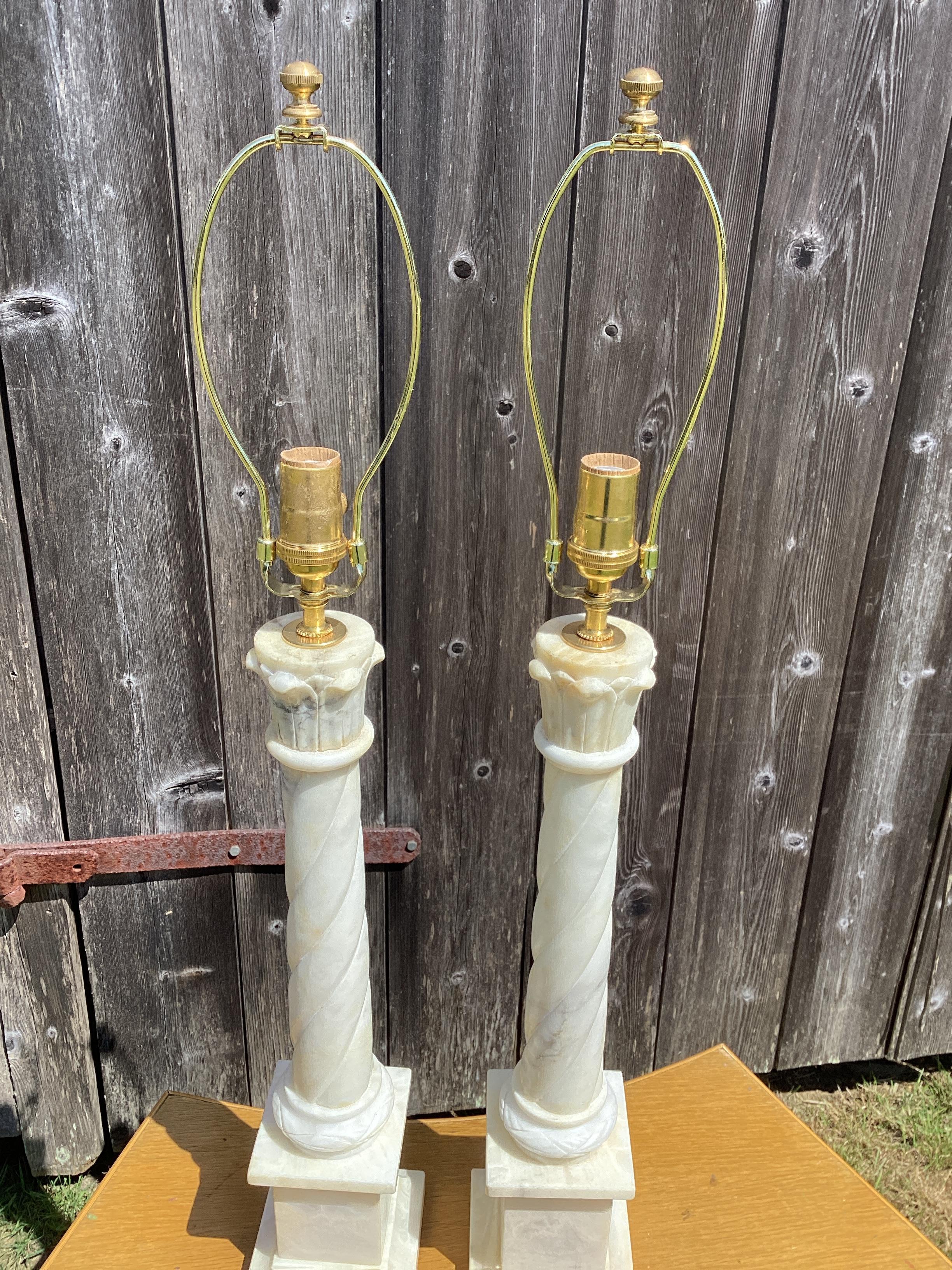 Neoclassical Pair of Italian Alabaster Column Lamps For Sale