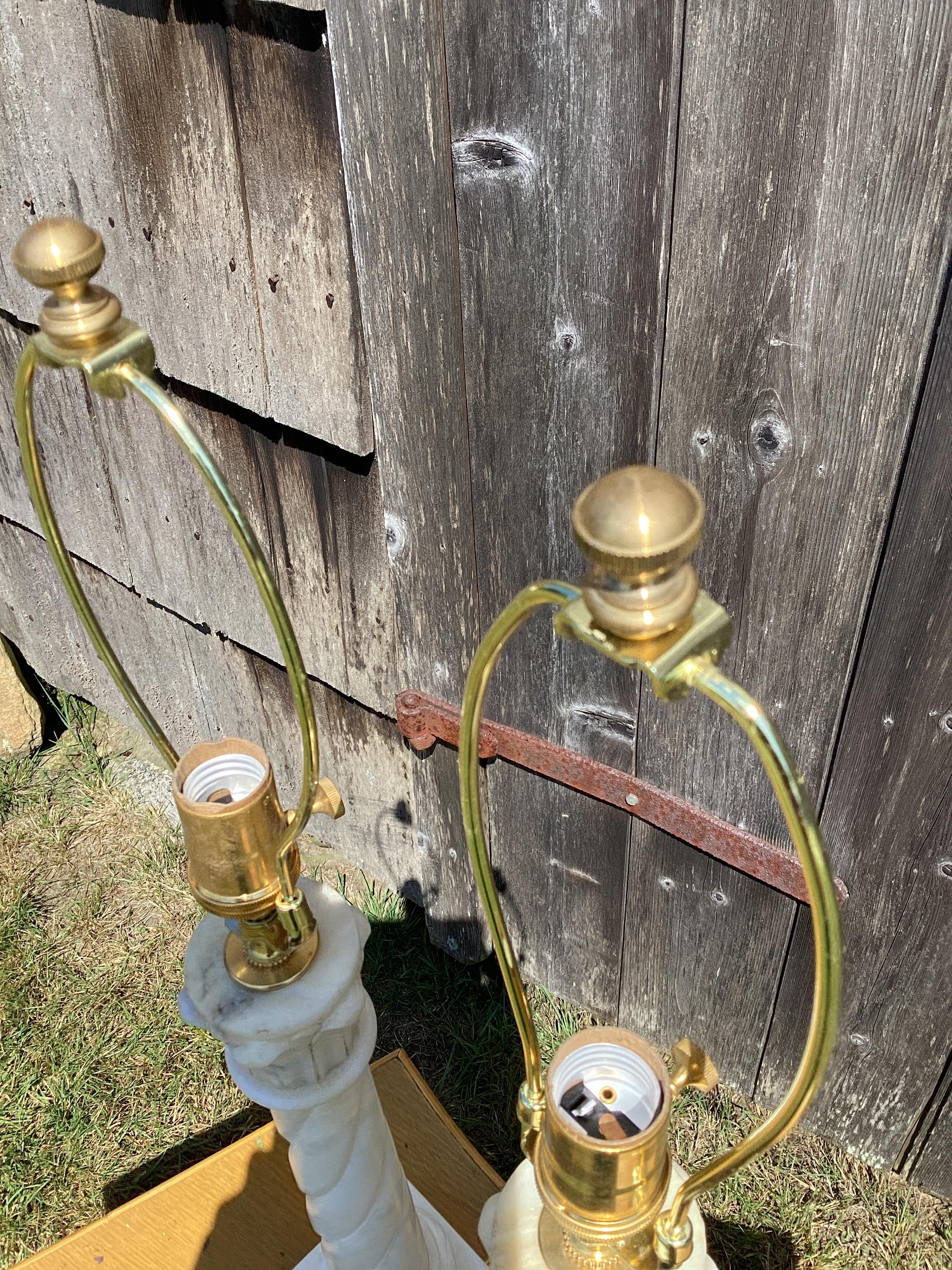 Pair of Italian Alabaster Column Lamps For Sale 1