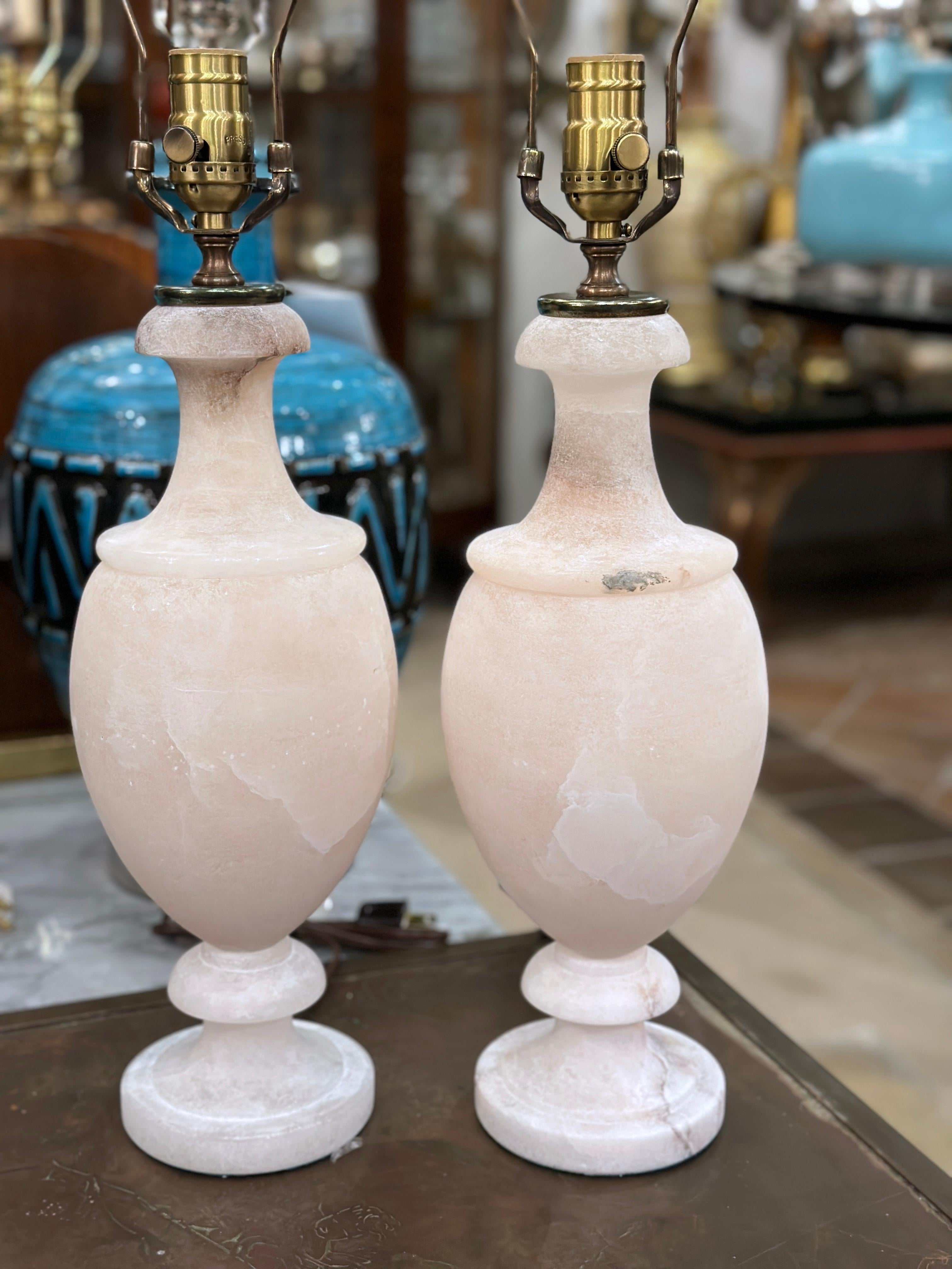 Pair of Italian Alabaster Lamps In Good Condition For Sale In New York, NY