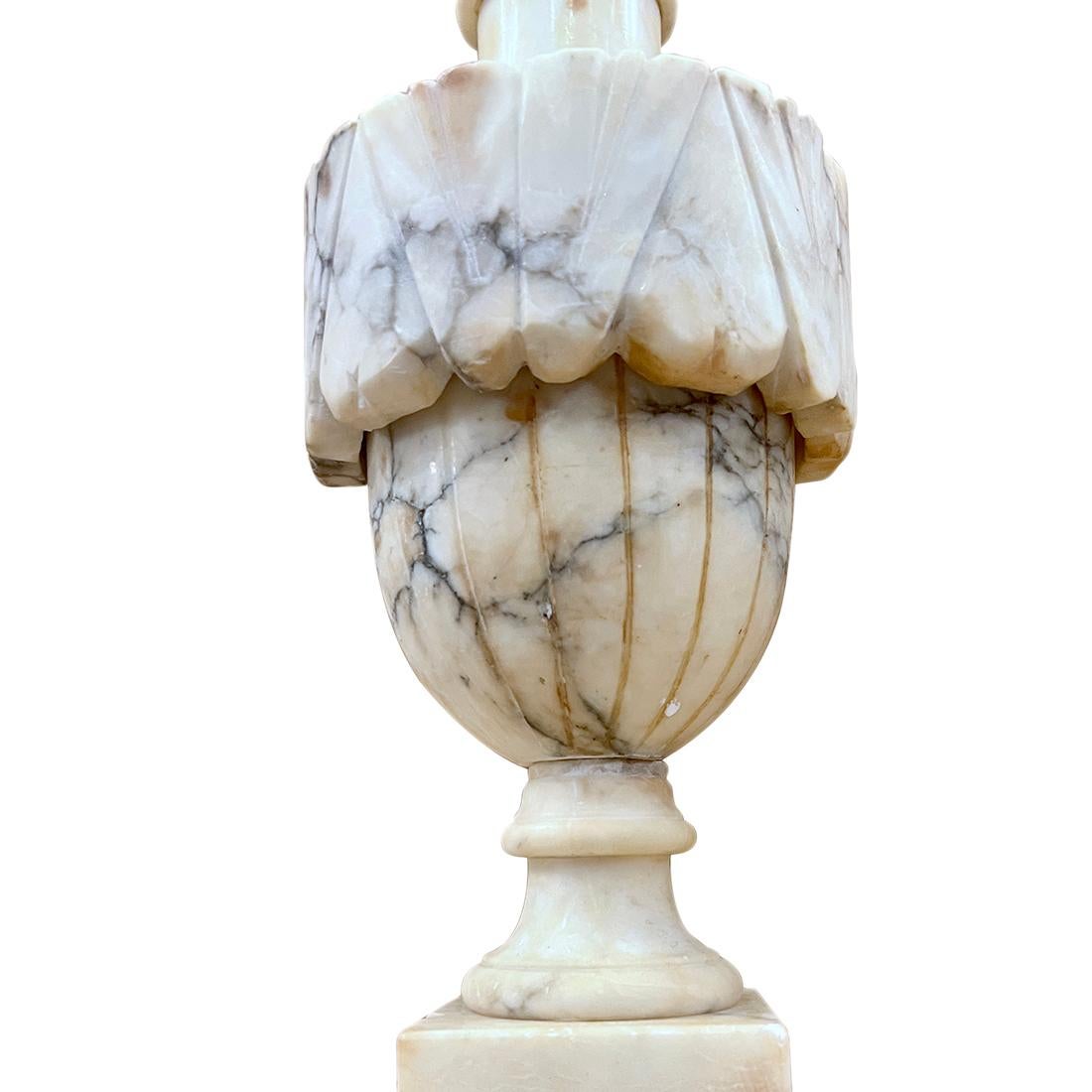 Sculpté Paire de lampes italiennes en albâtre en vente