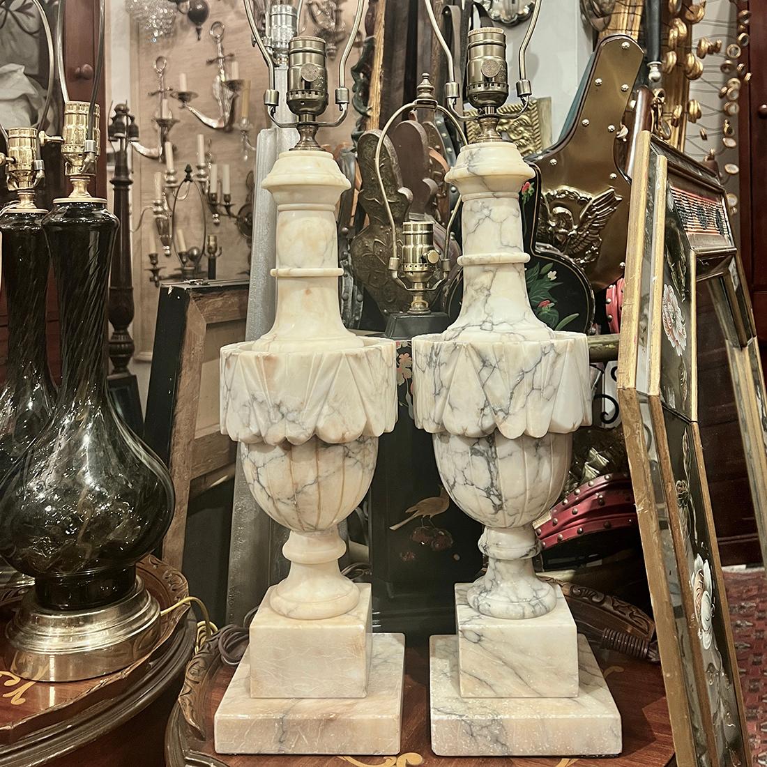 Milieu du XXe siècle Paire de lampes italiennes en albâtre en vente