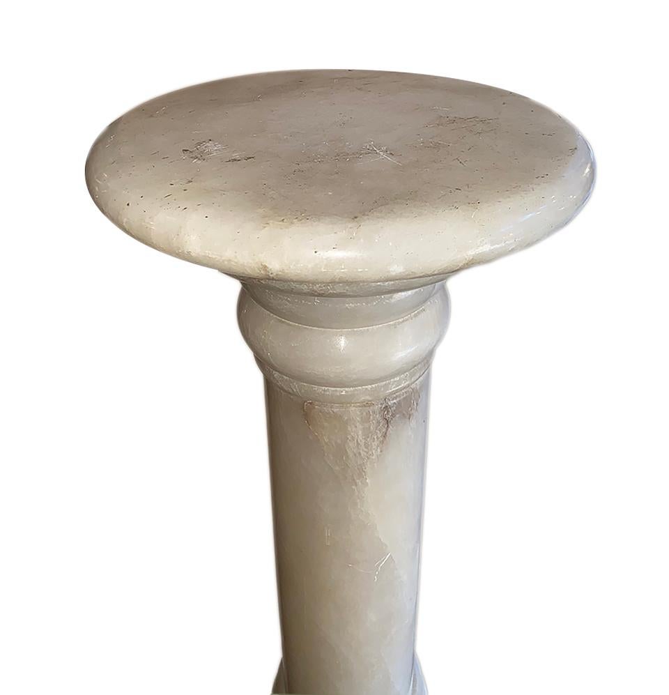 Pair of Italian Alabaster Pedestals In Good Condition For Sale In New York, NY