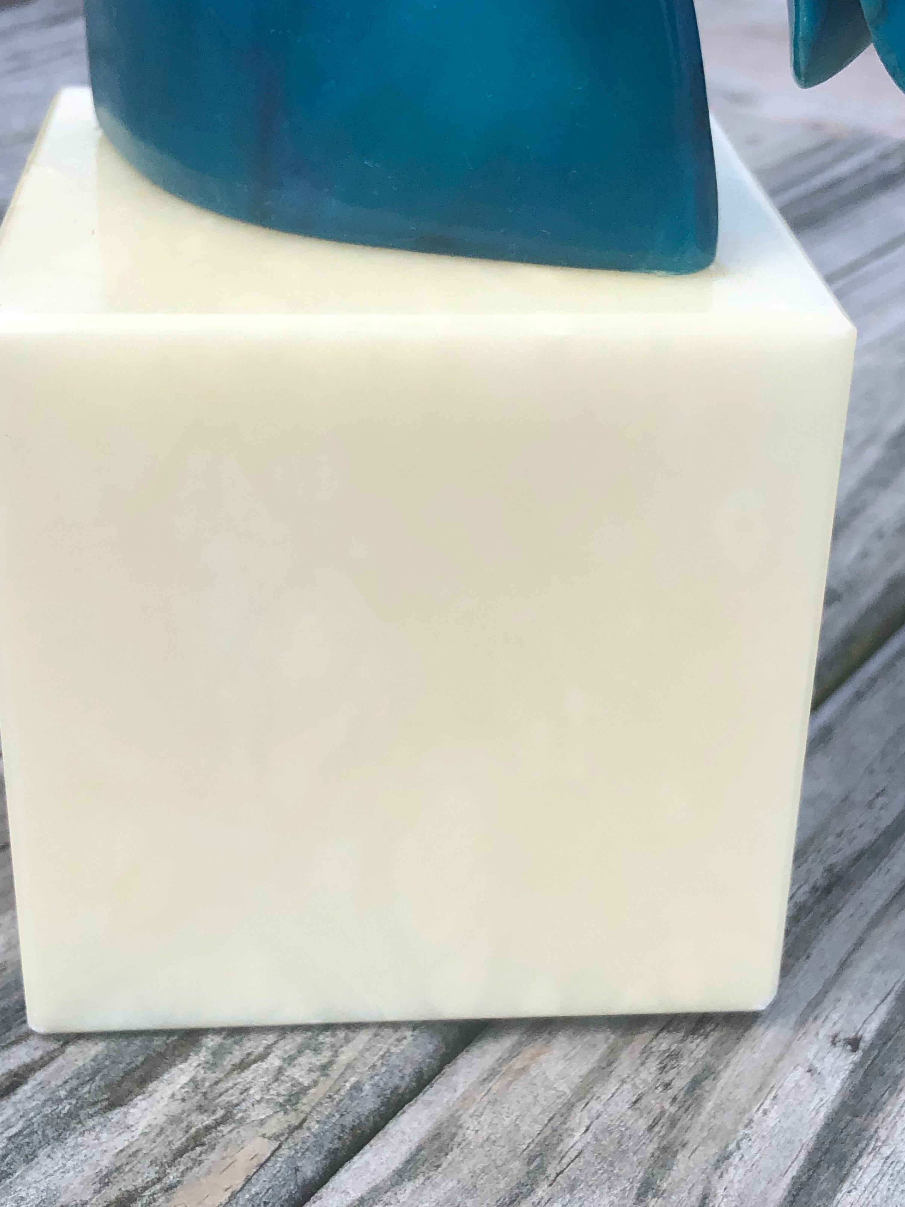 Paar italienische skulpturale Alabaster-Buchstützen mit Pferdekopf aus Alabaster (20. Jahrhundert) im Angebot