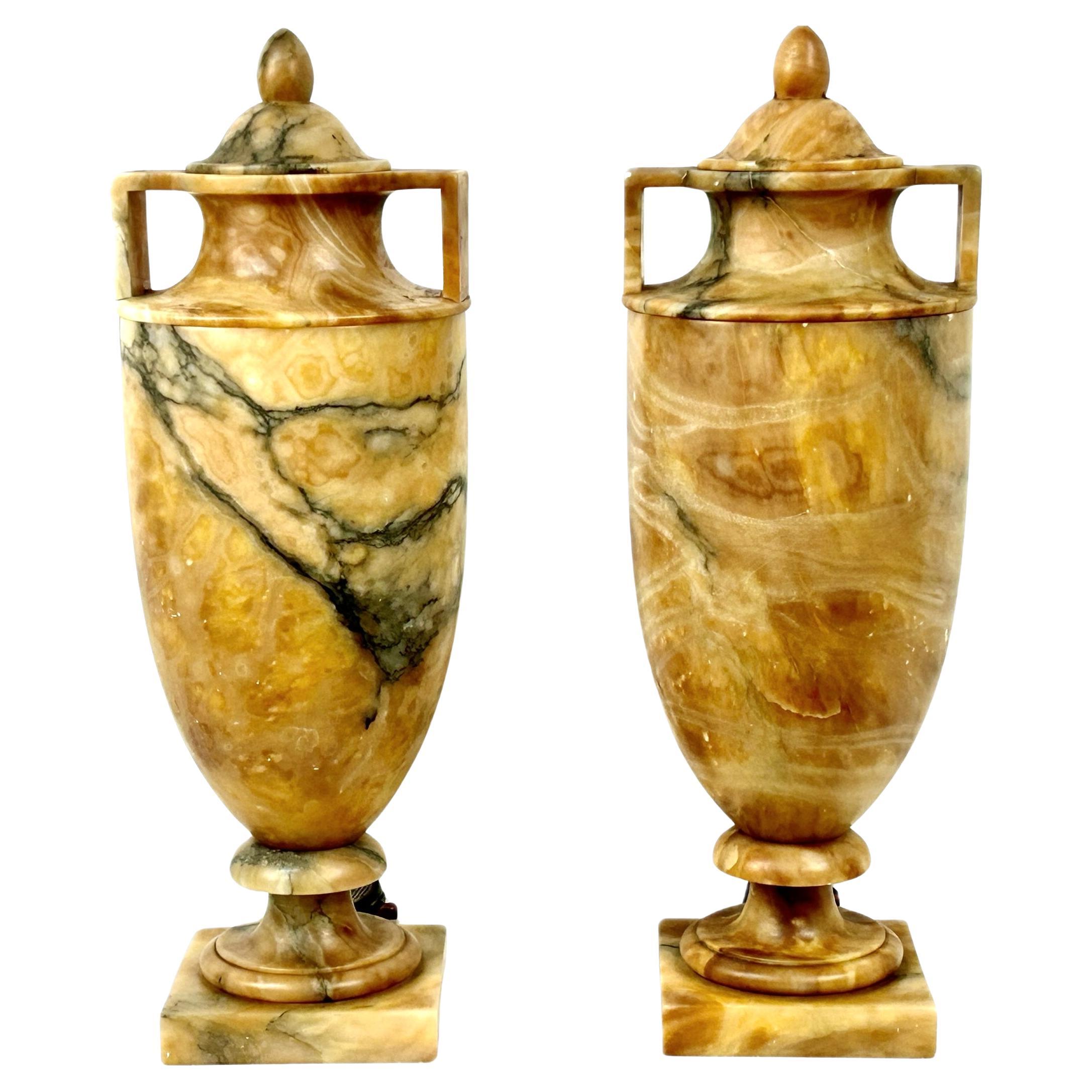Paar italienische Alabaster Urne Tischlampen