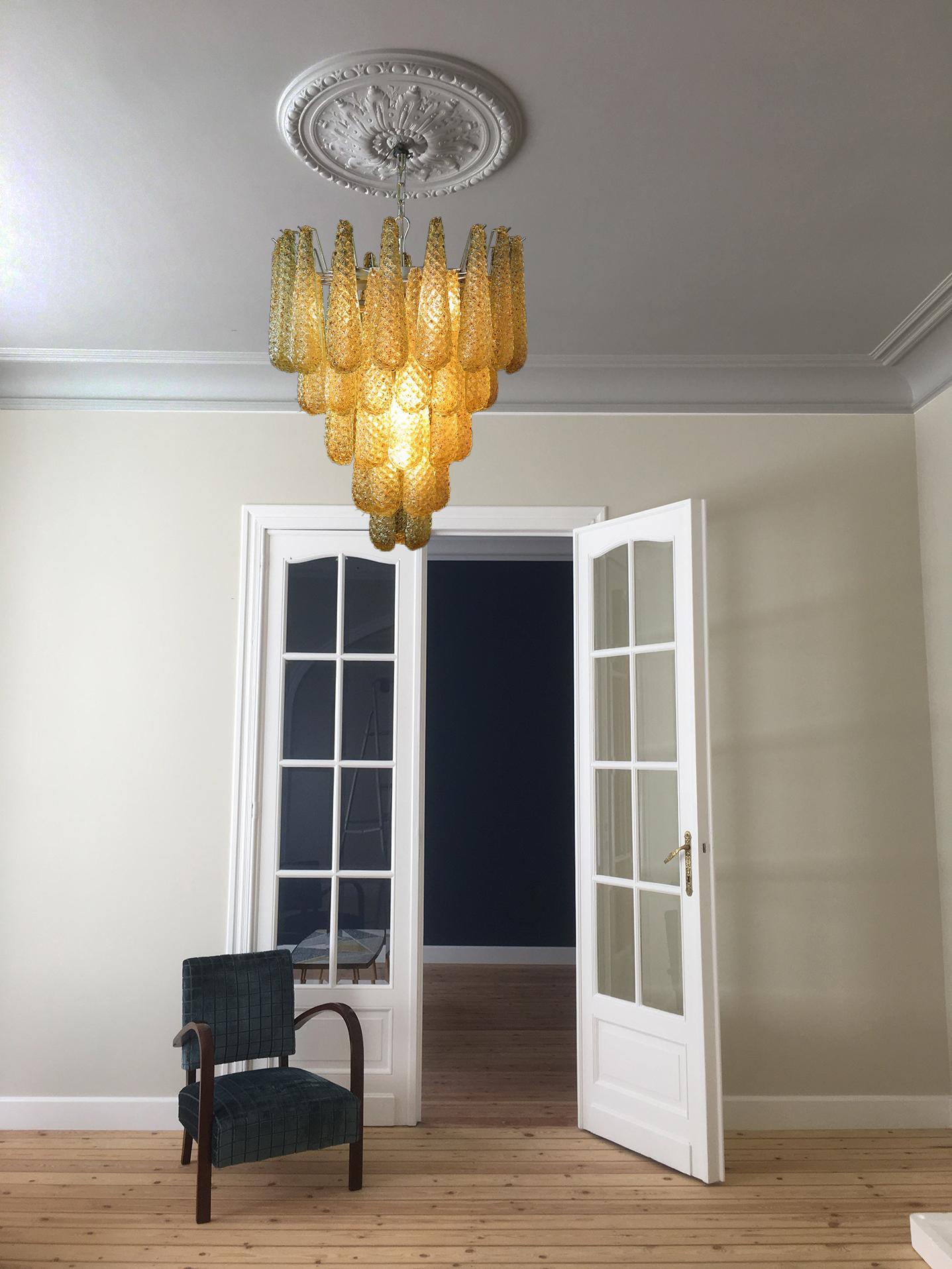 Metallo Coppia di lampadari italiani in cristallo ambrato, Murano in vendita