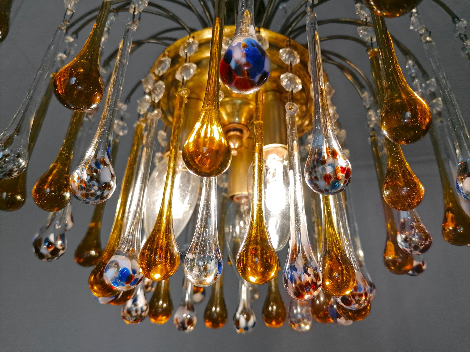 Paire de lustres italiens en forme de cascade en cristal de Murano ambré et polychrome en forme de goutte d'eau en vente 7