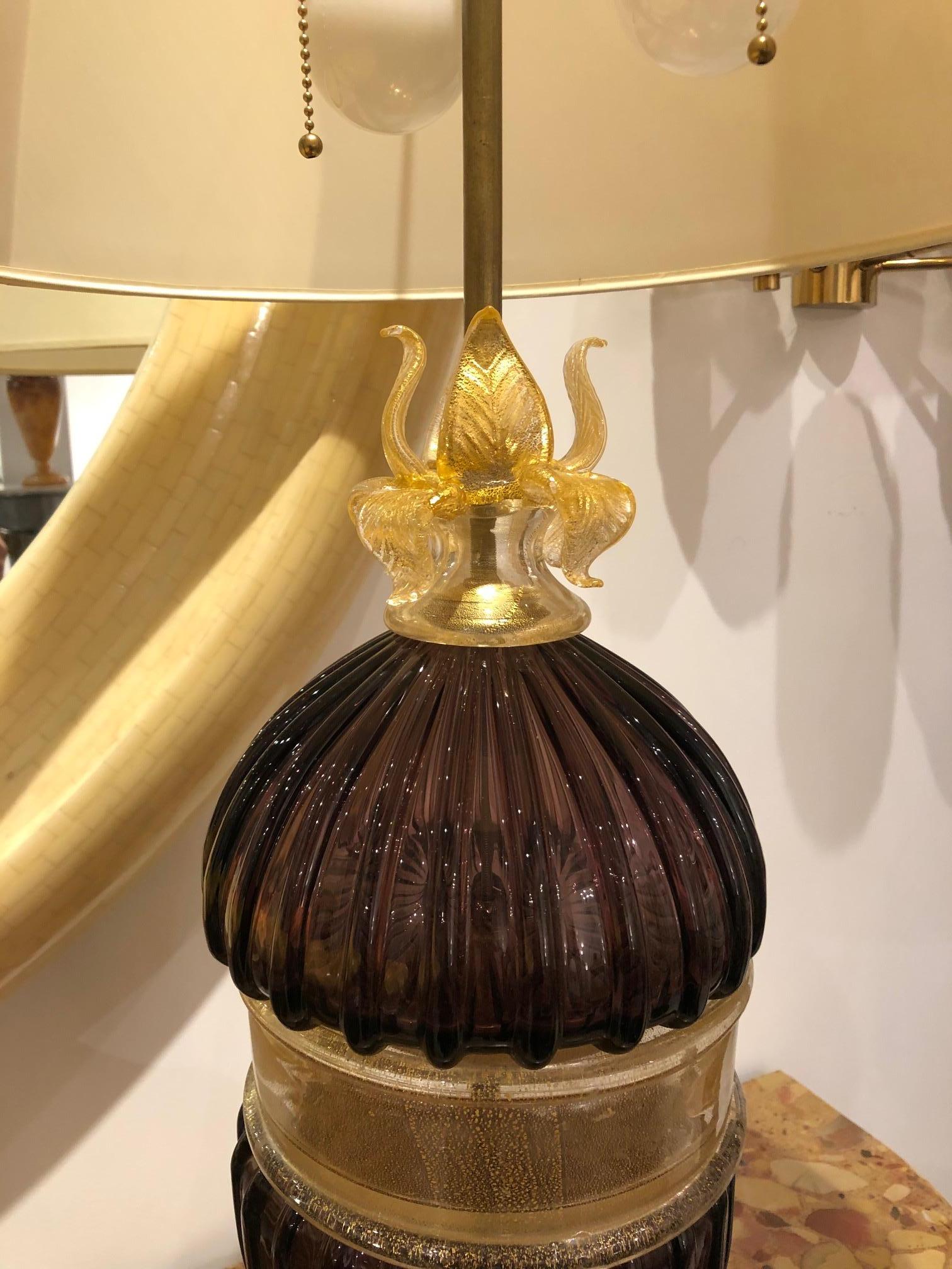 Paire de lampes de table italiennes en verre améthyste de Murano en vente 4