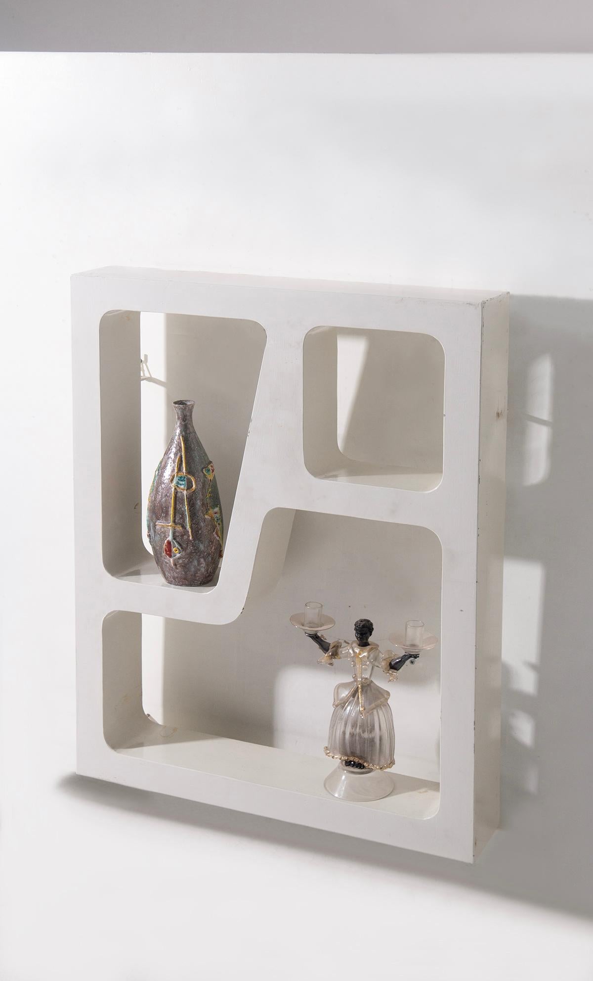 Mid-20th Century Pair of Italian anthropomorphic hanging bookcases in the style of Gio Ponti For Sale