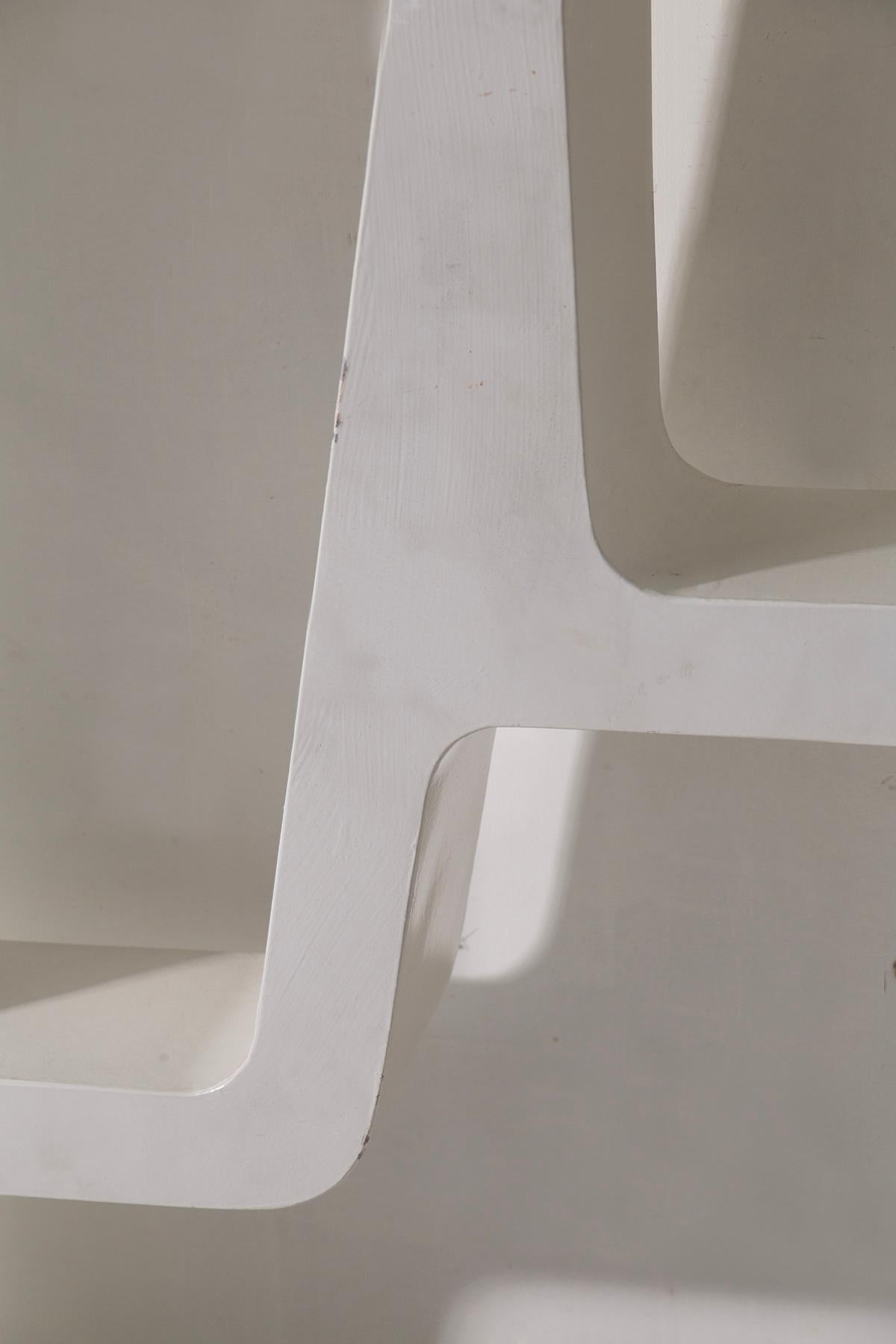 Pair of Italian anthropomorphic hanging bookcases in the style of Gio Ponti For Sale 3