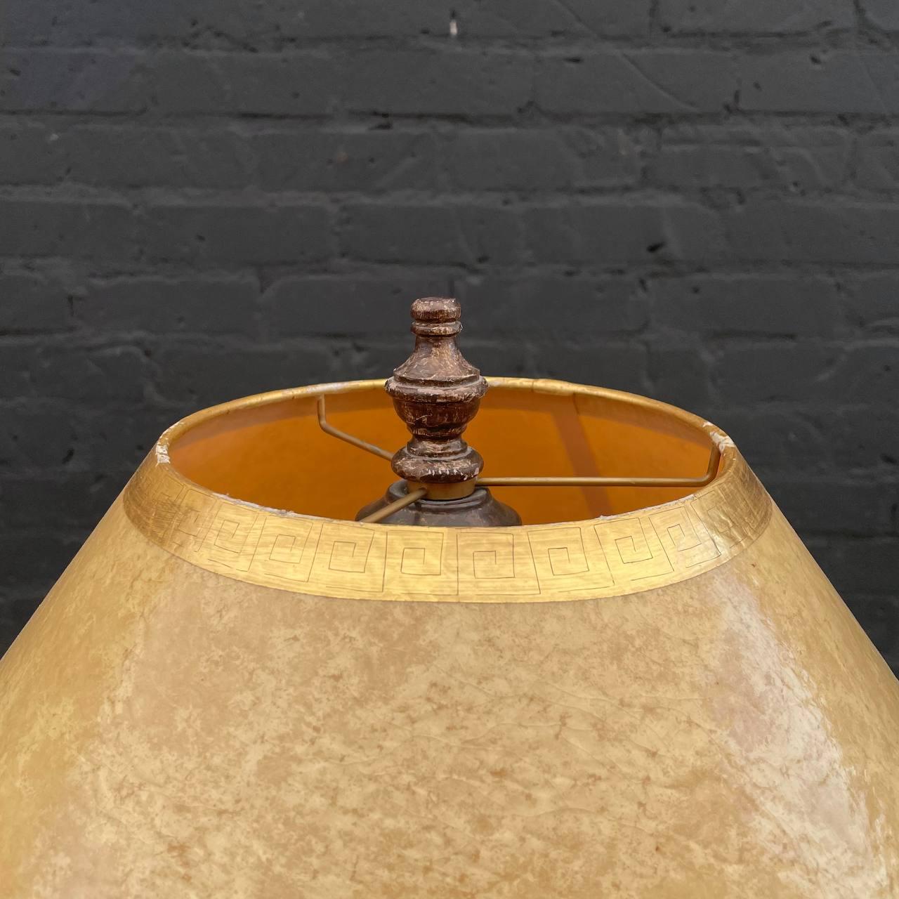 Milieu du XXe siècle Paire de  Lampes de bureau italiennes anciennes de style chandelier avec une peinture vieillie F en vente