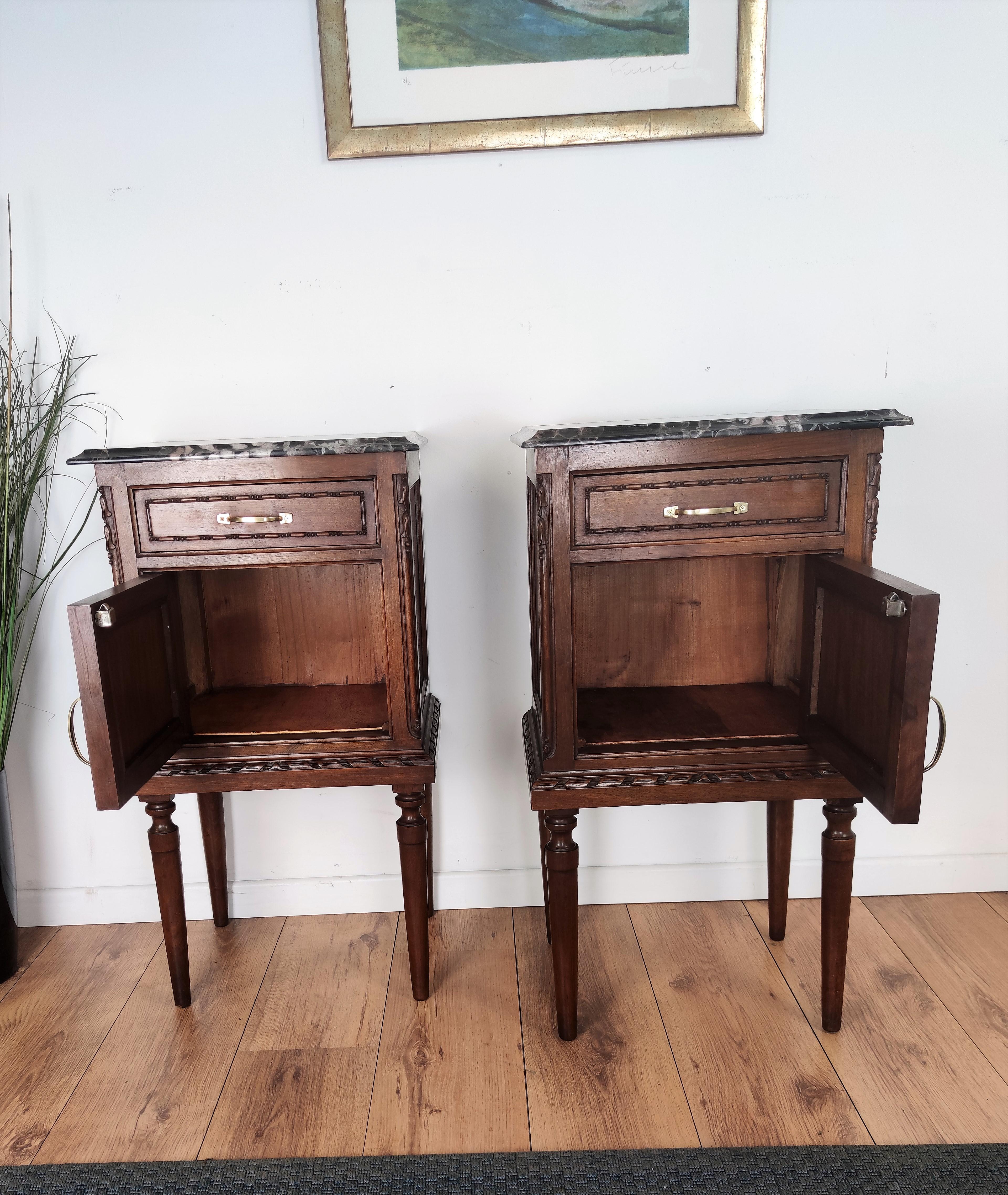 Pair of Italian Antique Carved Walnut Black Marble Top Night Stands Bed Tables In Good Condition In Carimate, Como