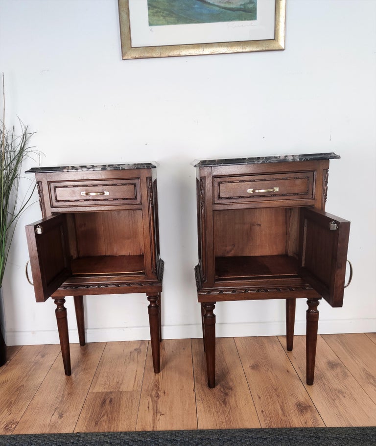 Pair of Italian Antique Carved Walnut Black Marble Top Night Stands Bed Tables In Good Condition For Sale In Carimate, Como