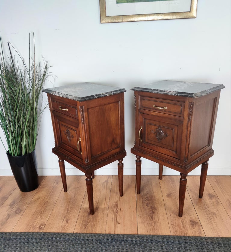 20th Century Pair of Italian Antique Carved Walnut Black Marble Top Night Stands Bed Tables For Sale