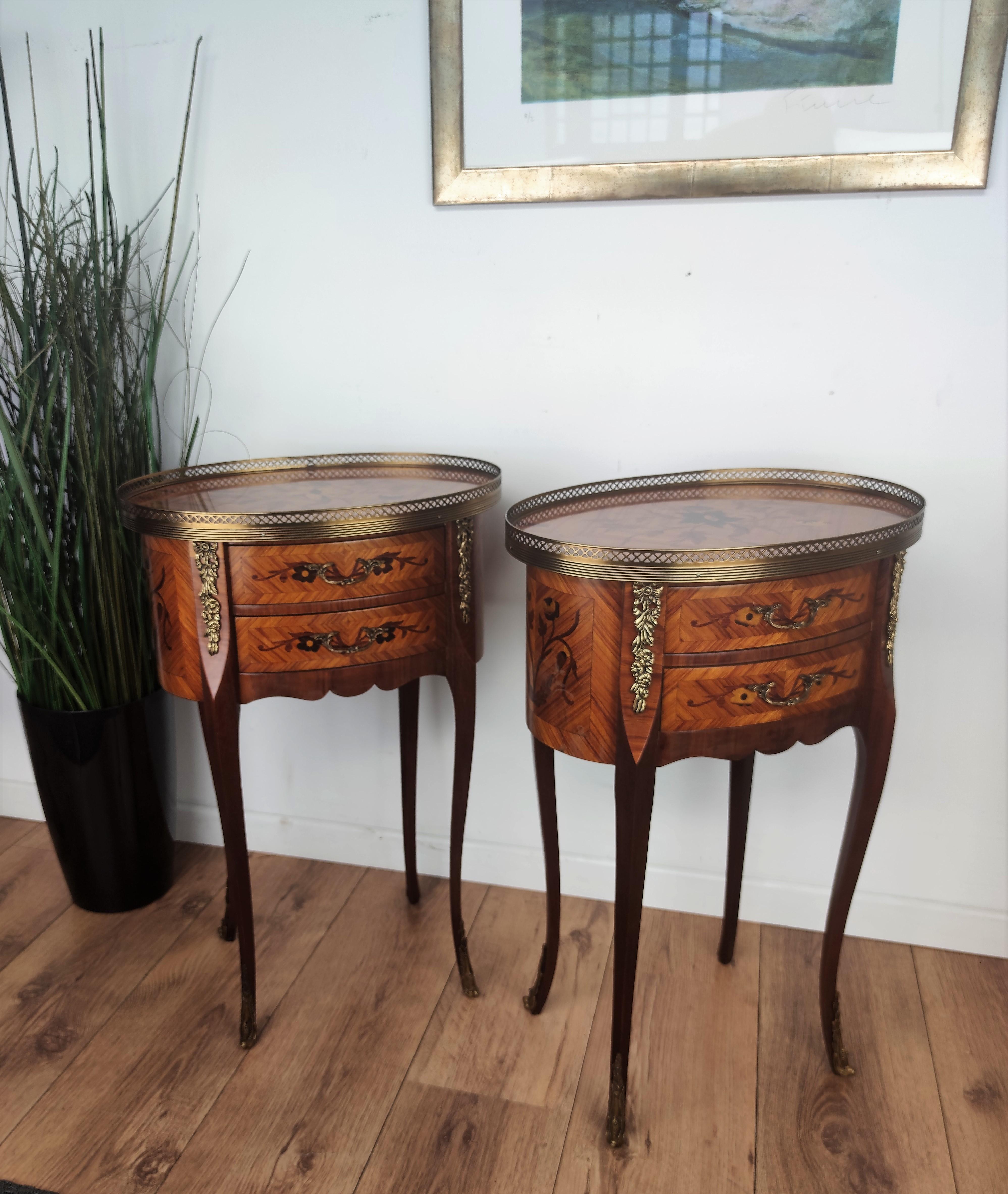 Pair of lovely antique Italian Louis XV floral inlay night stands or side tables having oval shaped inlay top, bronze ormolu frame and decors, floral satinwood inlay, beautiful wood grain, 2 dovetailed drawers, raised on four tall and slender