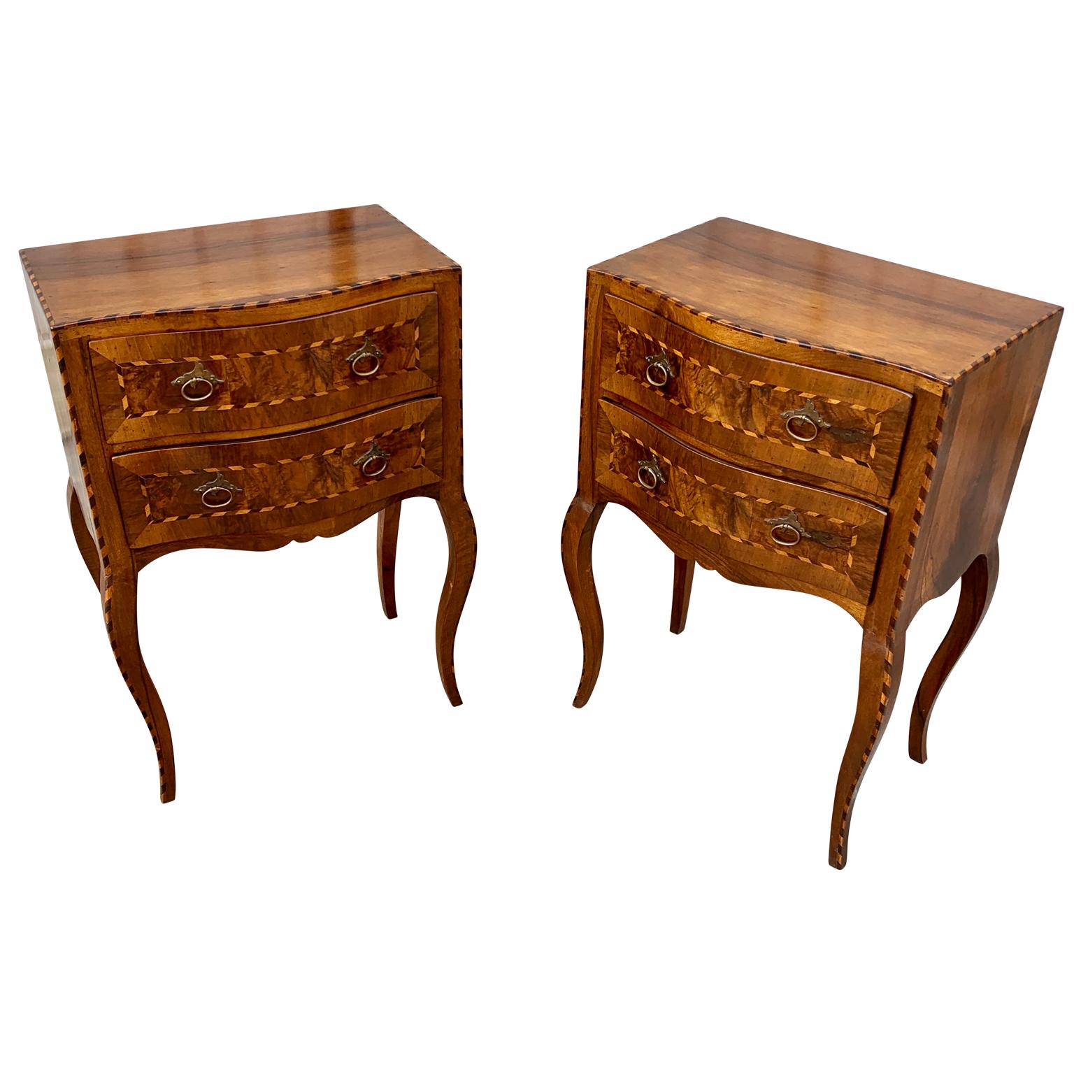 A pair of Italian nightstands or small chest of drawers in walnut, walnut root and citrus wood with marquetry work.
This pair of small Rococo style night tables are from the last part of the 19th Century and was bought from a wealthy estate in the