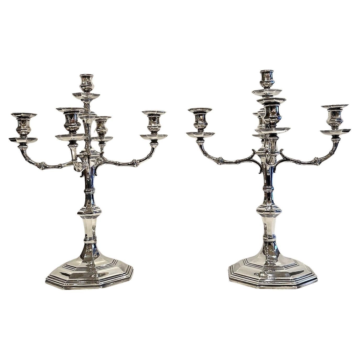Pareja de candelabros italianos antiguos chapados en plata