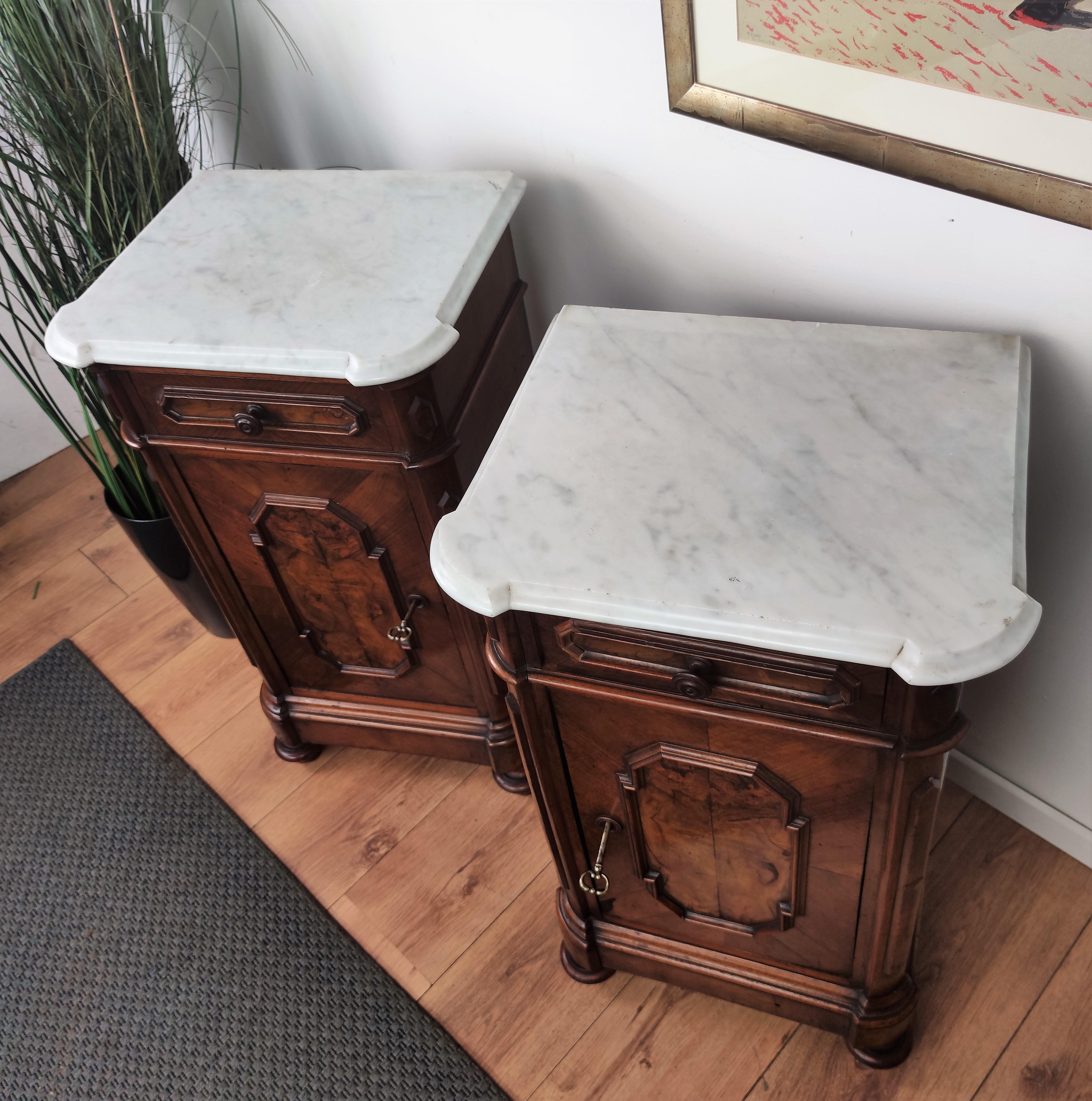 Mid-Century Modern Pair of Italian Antique Walnut Burl and White Marble Night Stands Bed Tables