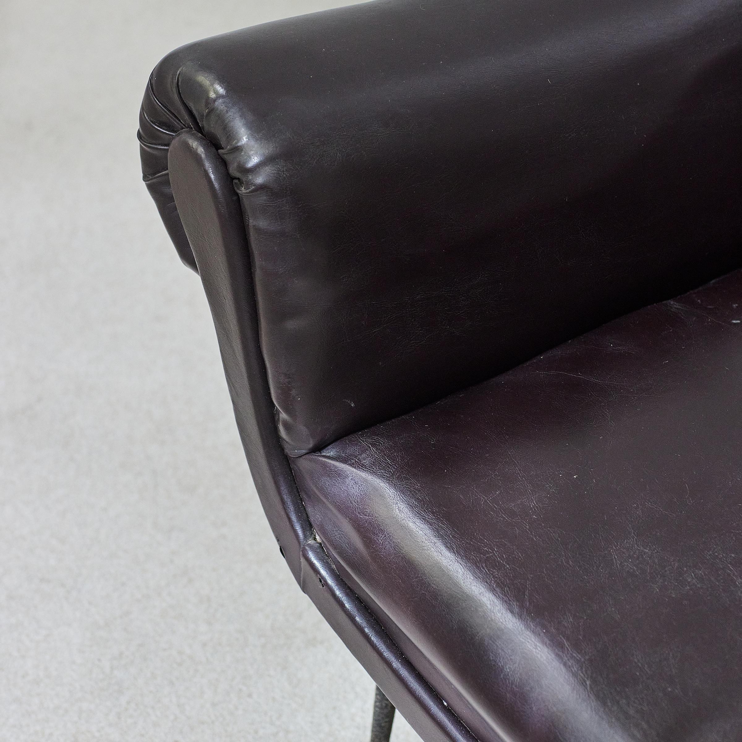 Pareja de sillones italianos diseñados por Gigi Radice para Minott Años 50 en venta 4