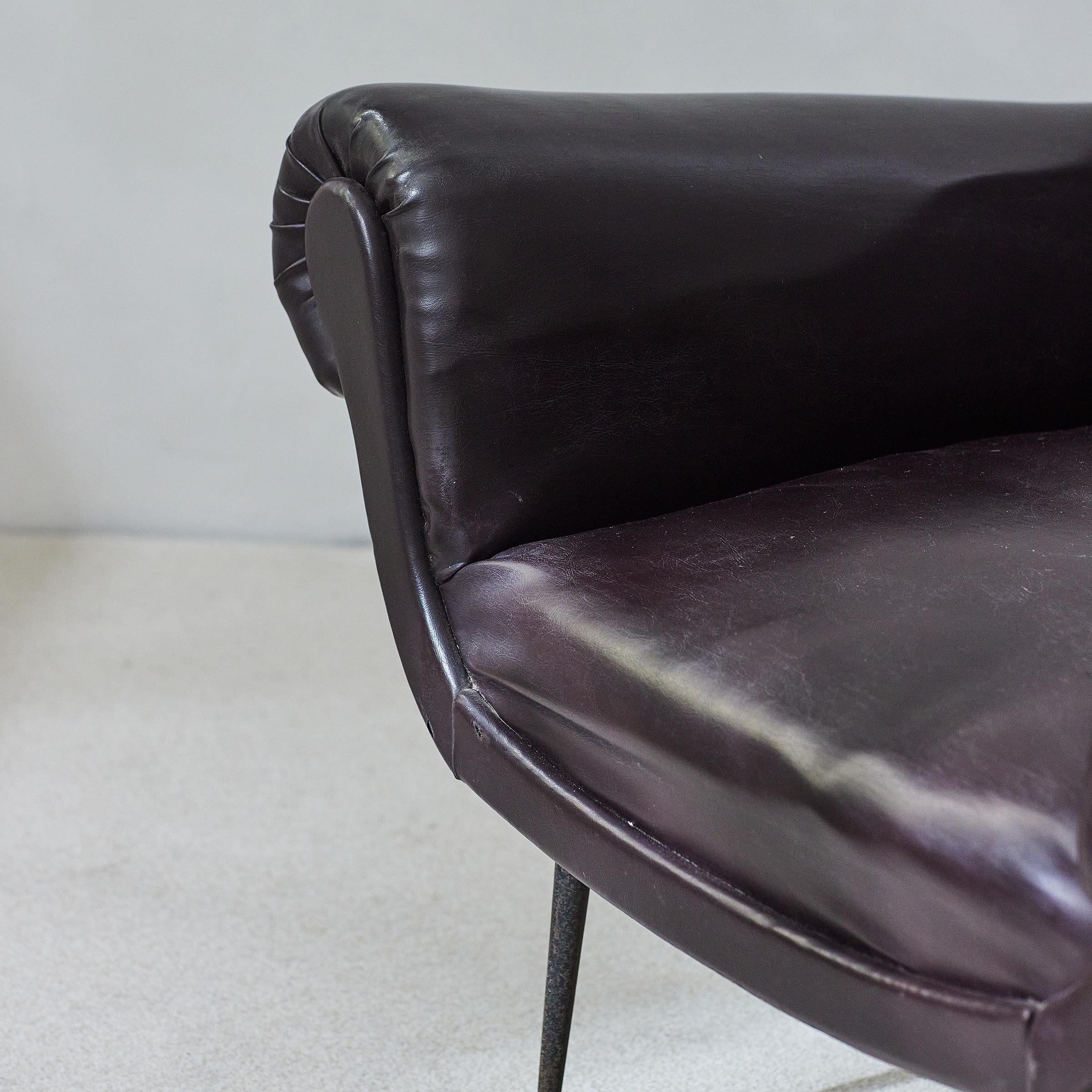 Pareja de sillones italianos diseñados por Gigi Radice para Minott Años 50 en venta 5
