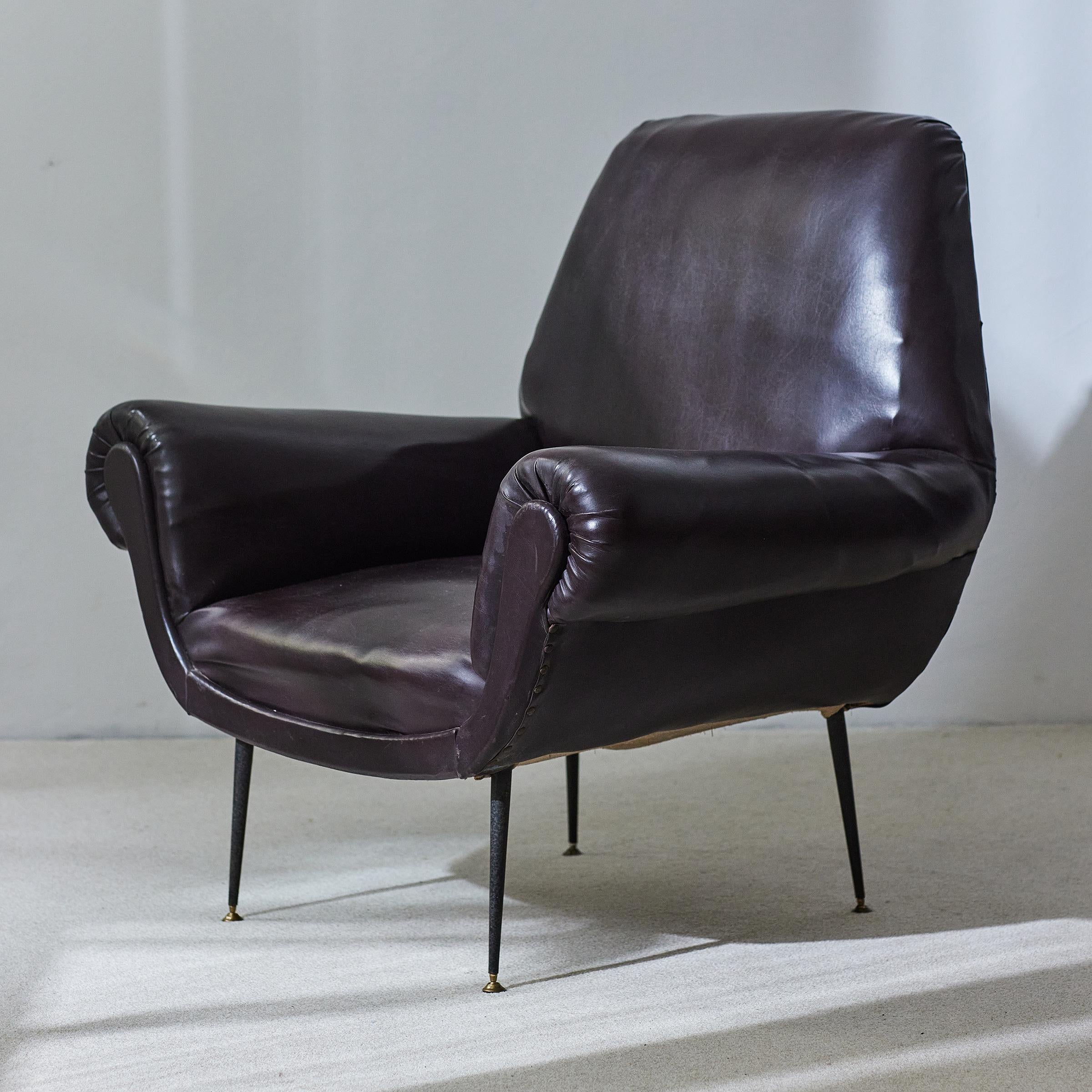 Pareja de sillones italianos diseñados por Gigi Radice para Minott Años 50 Moderno en venta