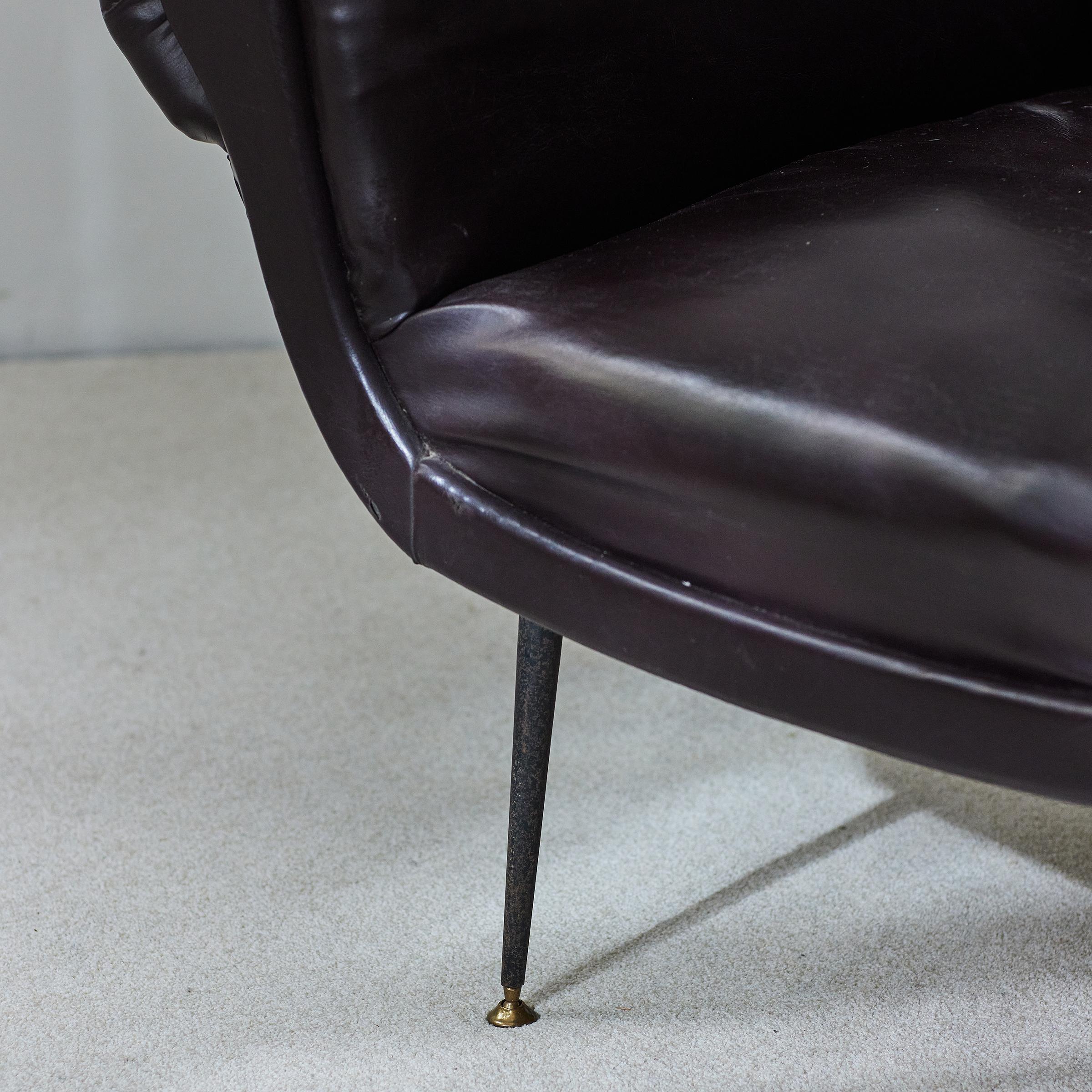 Pareja de sillones italianos diseñados por Gigi Radice para Minott Años 50 en venta 1