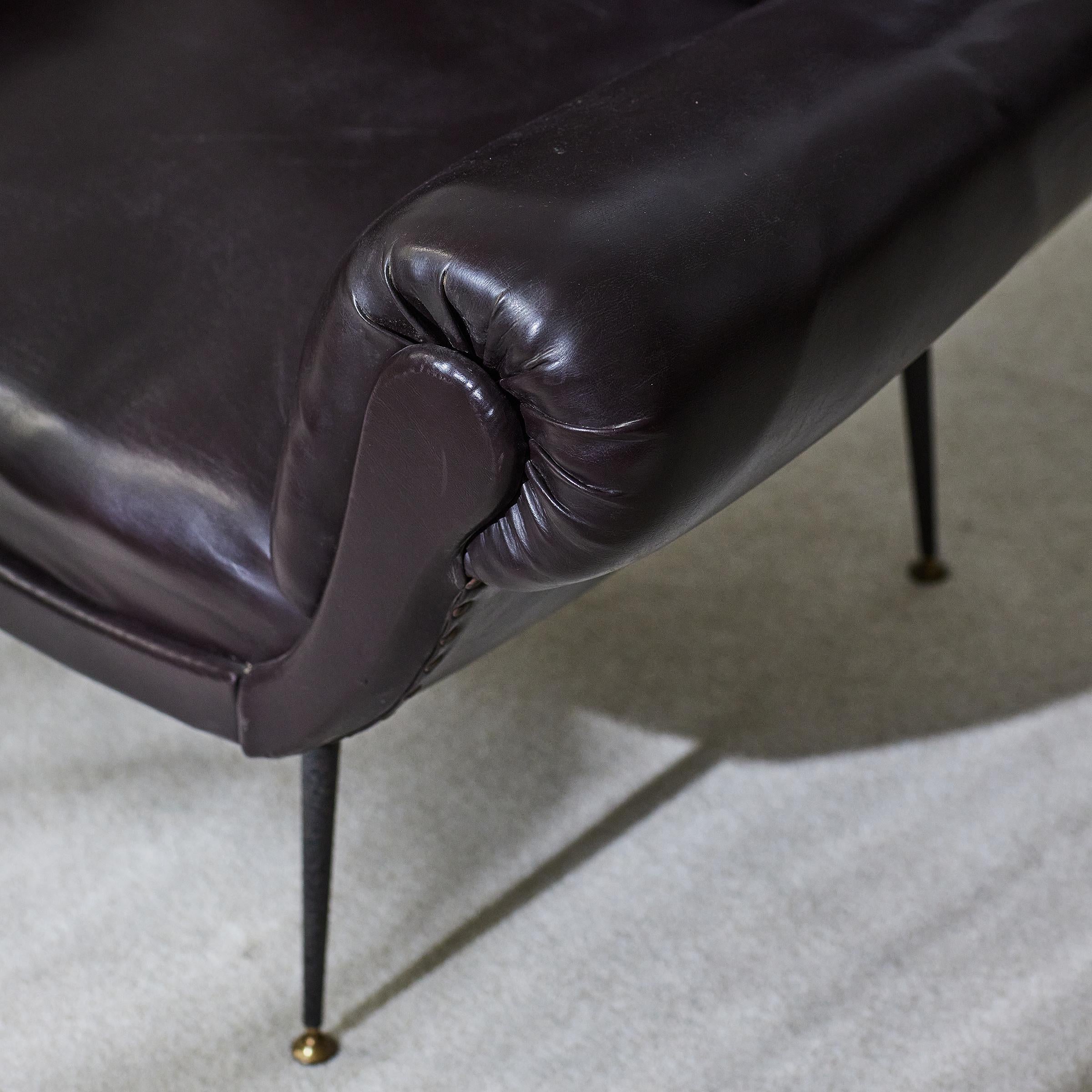 Pareja de sillones italianos diseñados por Gigi Radice para Minott Años 50 en venta 2