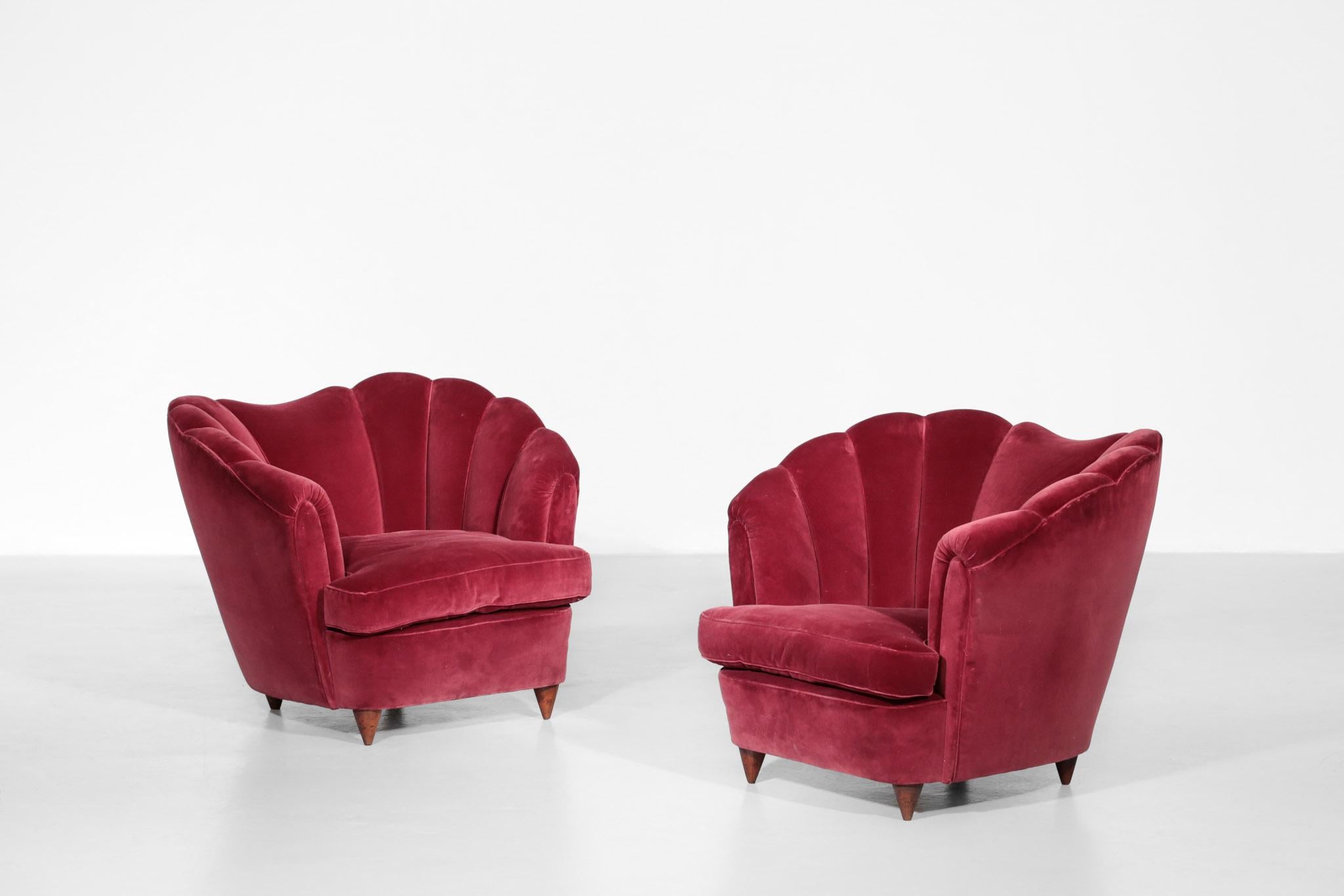 Pair of Italian armchair in the style of Gio Ponti. Original velvet fabric (some signs of use, see photos).