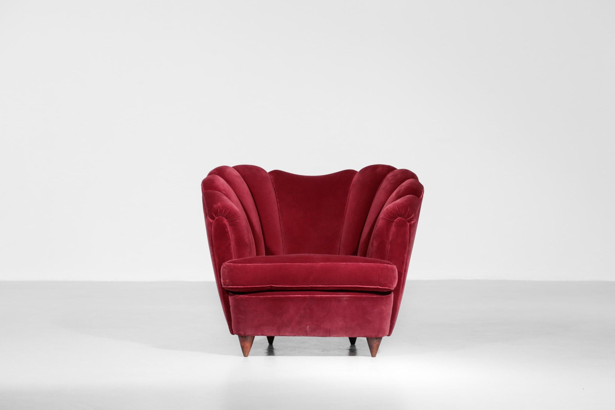 Pair of Italian Armchair in the Style of Gio Ponti Burgundy Velvet In Good Condition In Lyon, FR