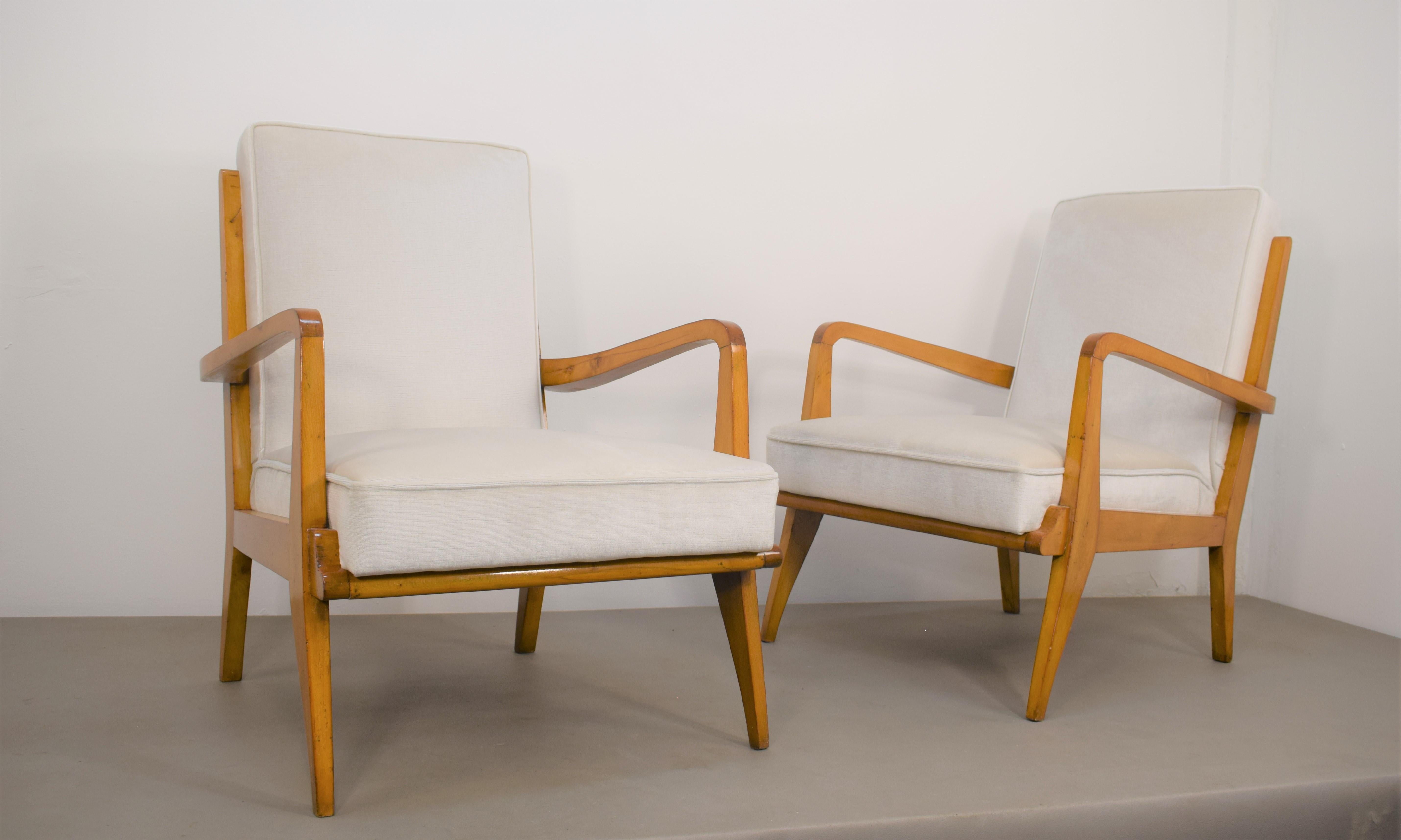 Pair of Italian armchairs, 1940s.

Dimensions: H= 85 cm; W= 66 cm; D= 70 cm; Height seat = 41 cm.