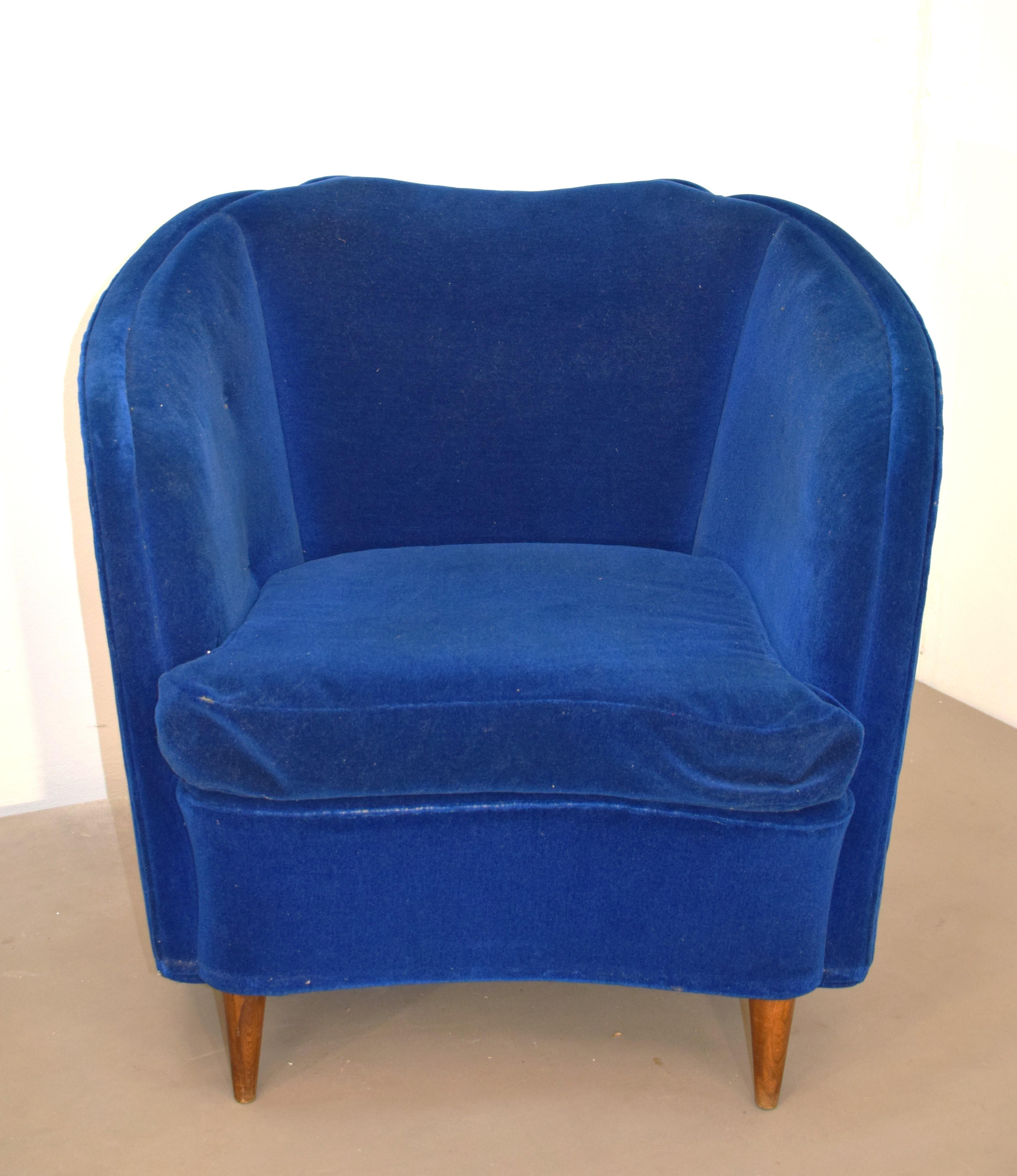 Ein Paar italienische Sessel, 1950er Jahre.
Abmessungen: H=76 cm; B= 82 cm; T= 80 cm; H-Sitz= 44 cm.