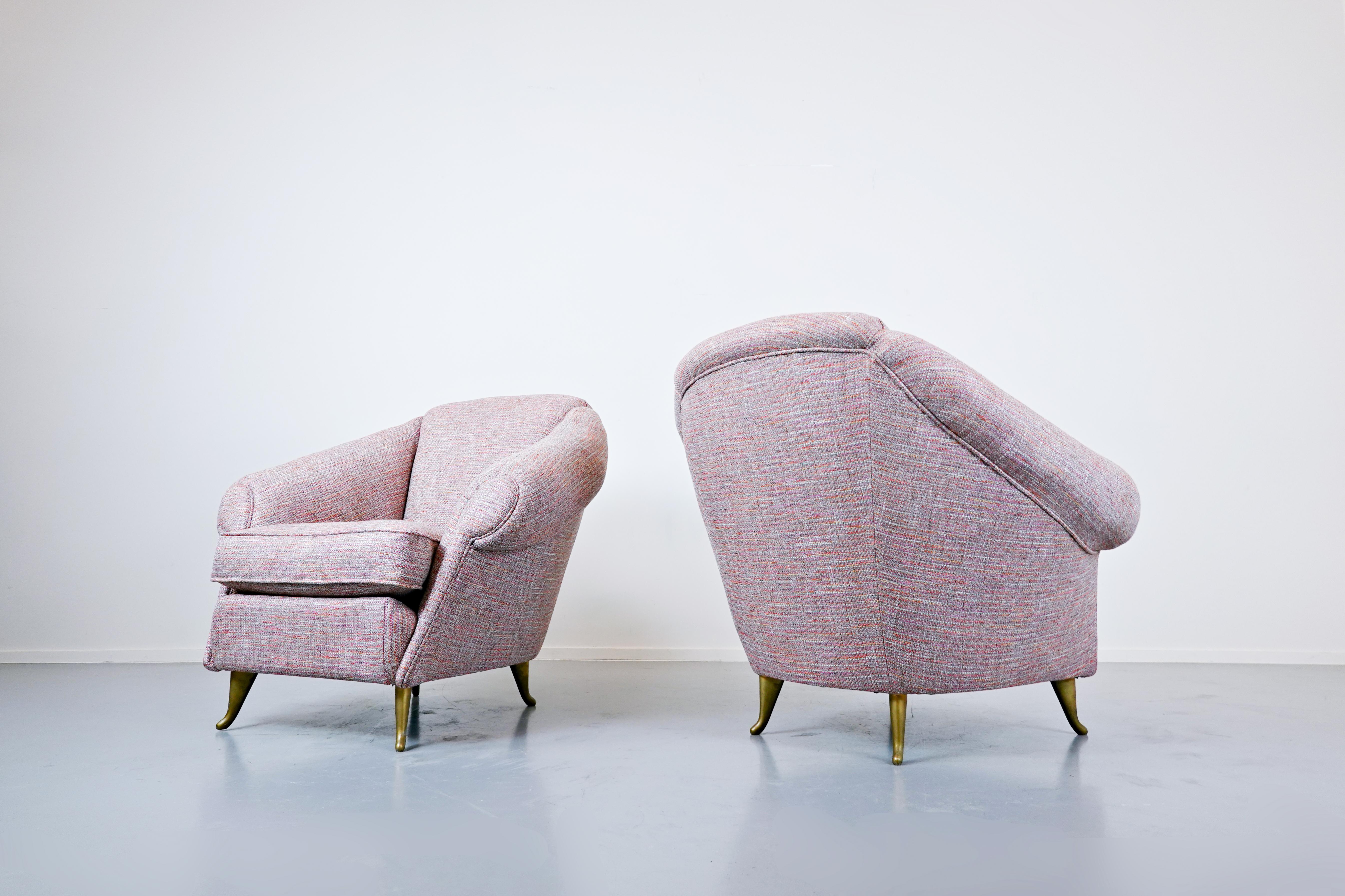 Pair of Mid-Century Modern Light Pink Italian Armchairs, 1950s, New Upholstery In Good Condition For Sale In Brussels, BE