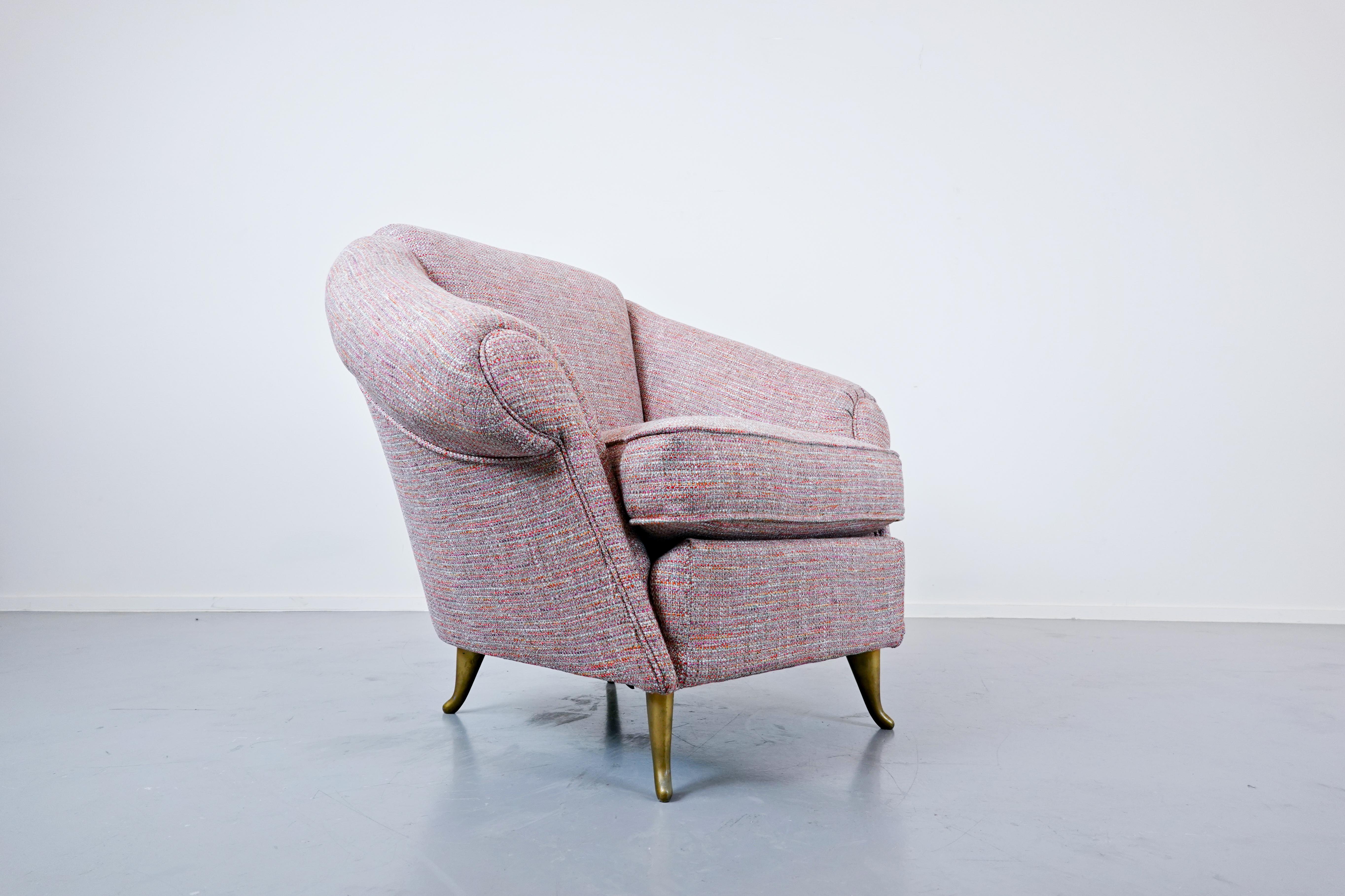 Fabric Pair of Mid-Century Modern Light Pink Italian Armchairs, 1950s, New Upholstery For Sale