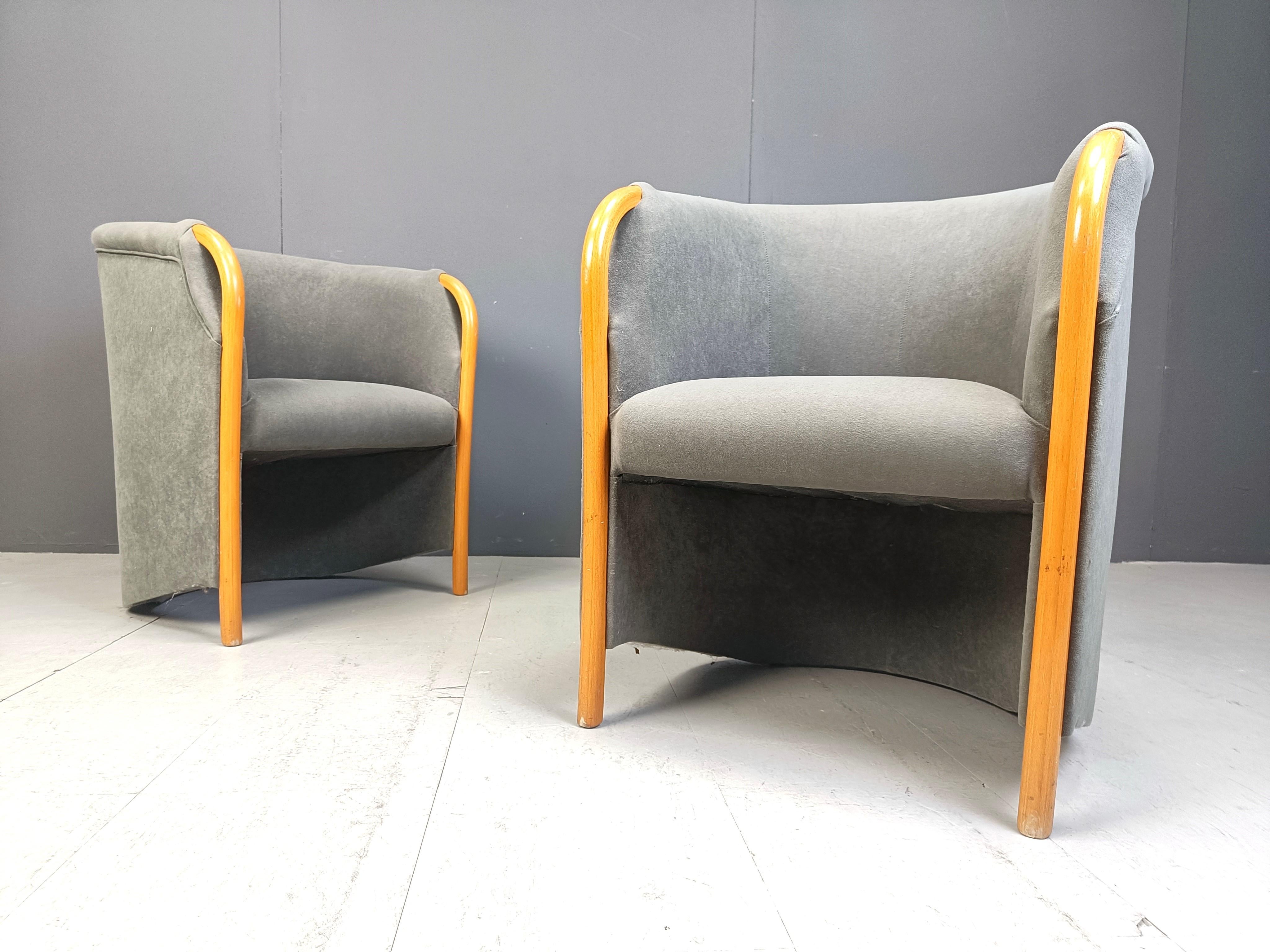Pareja de sillones italianos, años 80 Tela en venta